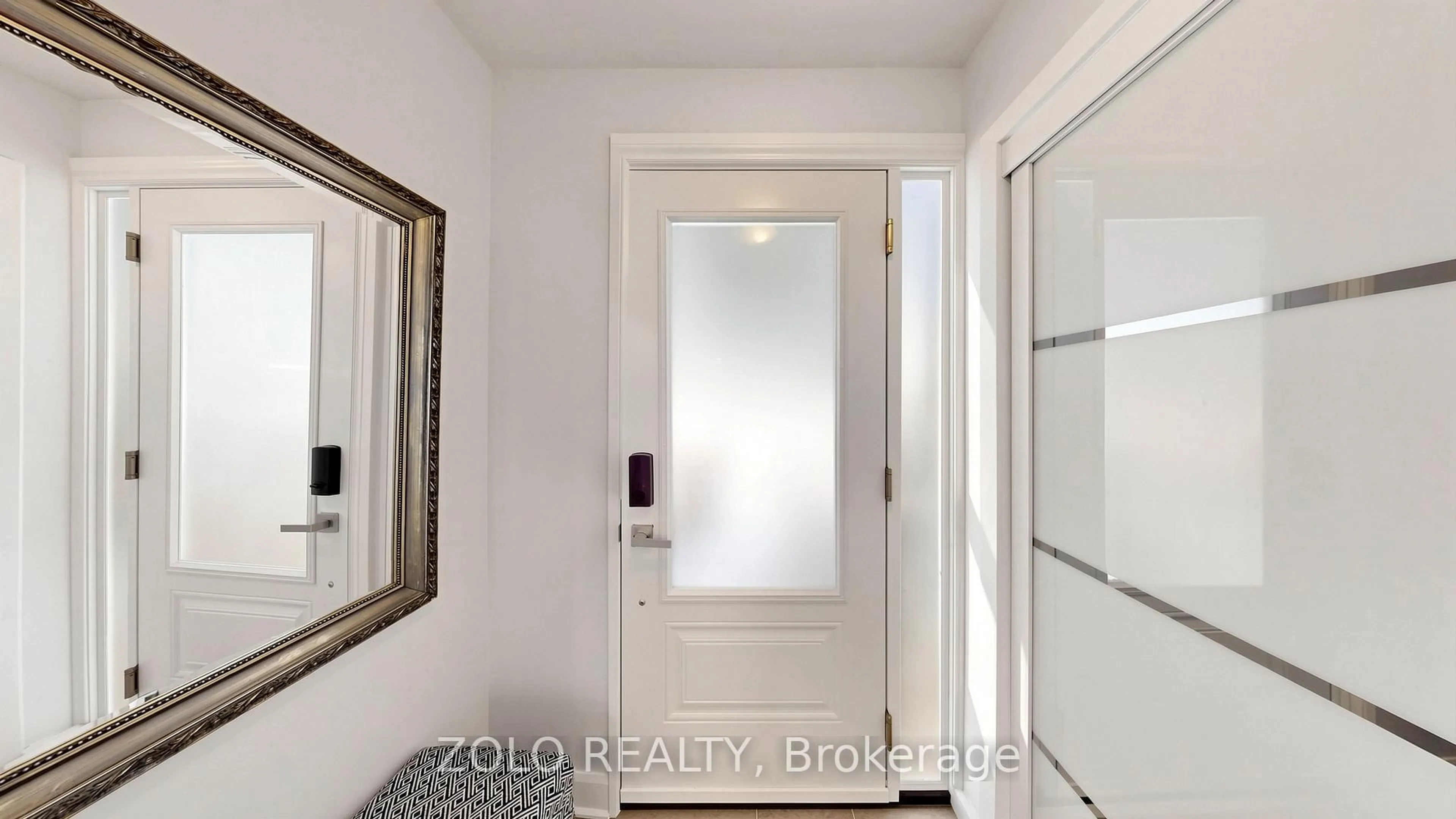 Indoor entryway for 1098 Ronlea Ave, Oshawa Ontario L1H 2X9