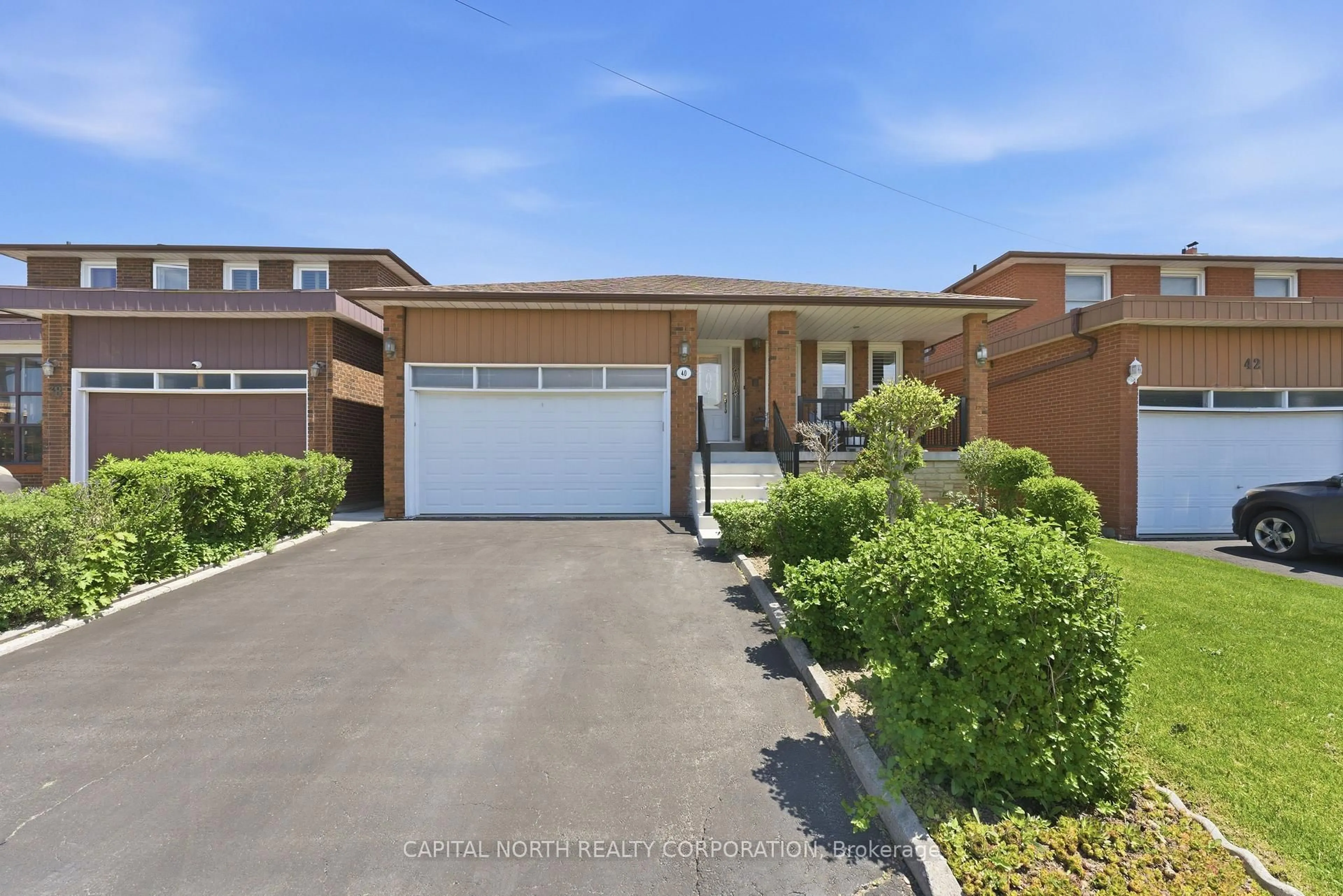 A pic from outside/outdoor area/front of a property/back of a property/a pic from drone, street for 40 Birdwood Crt, Toronto Ontario M1W 3K2