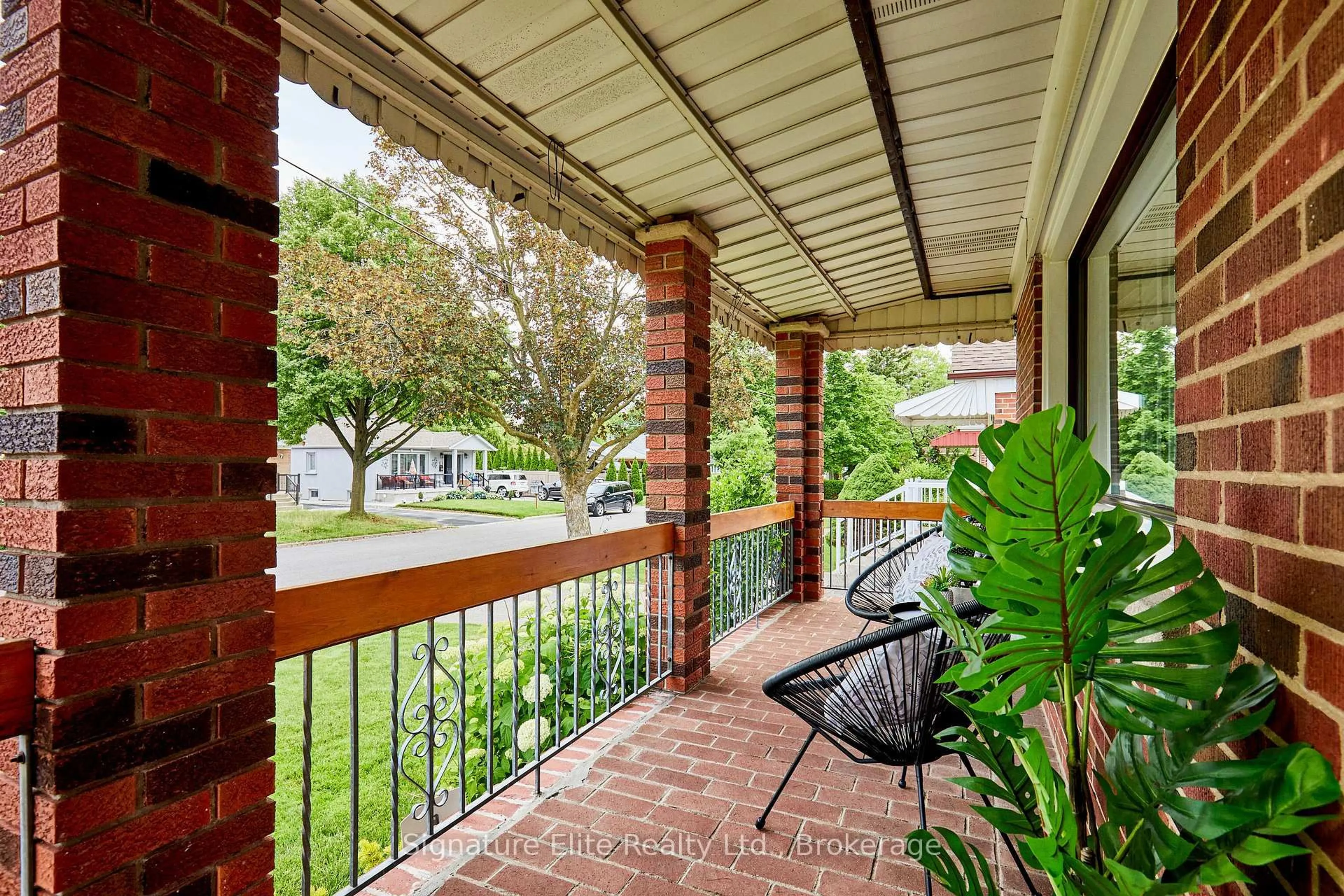 Patio, street for 10 Bardwell Cres, Toronto Ontario M1R 1C9