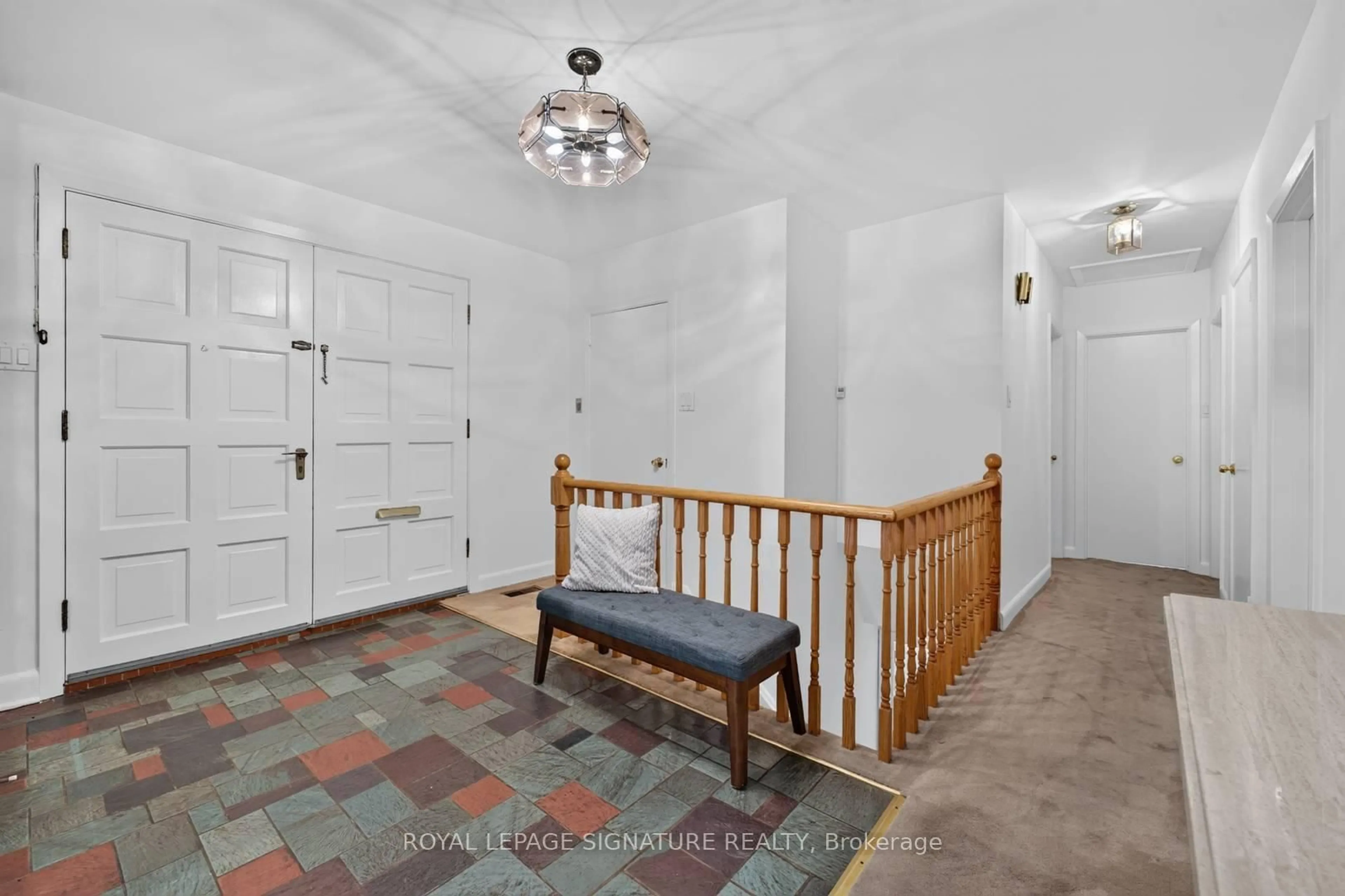 Indoor entryway for 11 Regency Sq, Toronto Ontario M1E 1N4