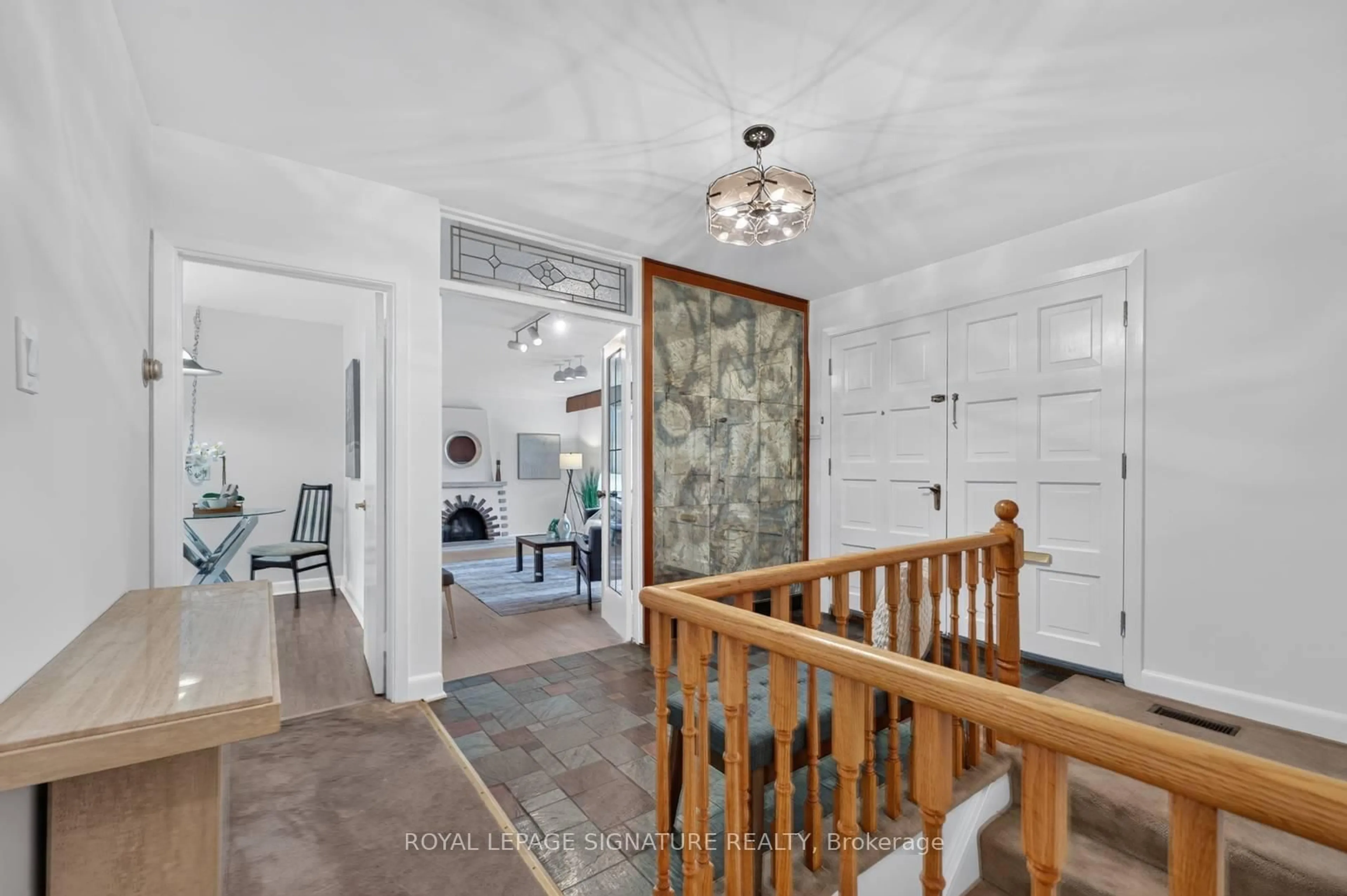 Indoor entryway for 11 Regency Sq, Toronto Ontario M1E 1N4