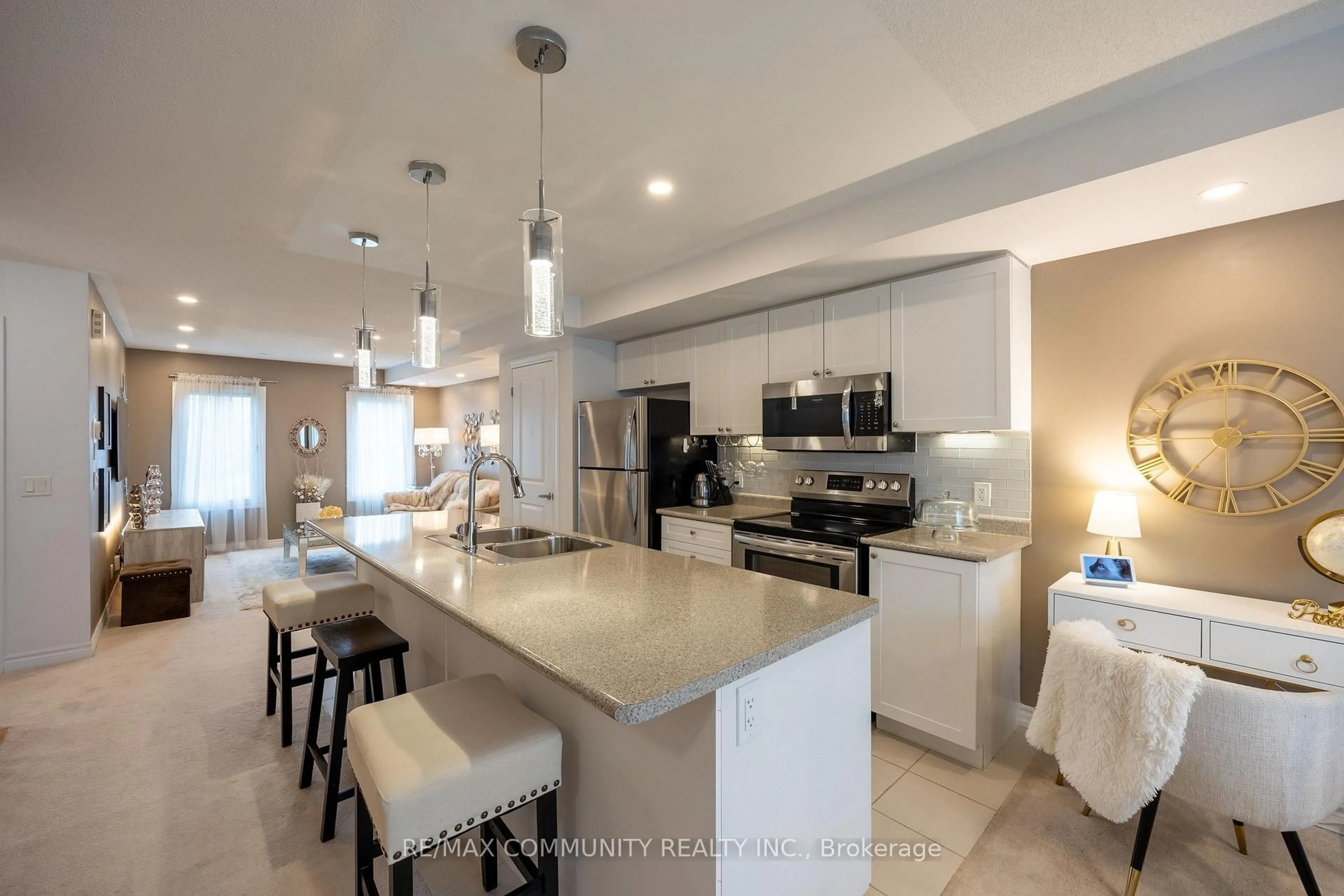Open concept kitchen, ceramic/tile floor for 2500 Hill Rise Crt #128, Oshawa Ontario L1L 0M6