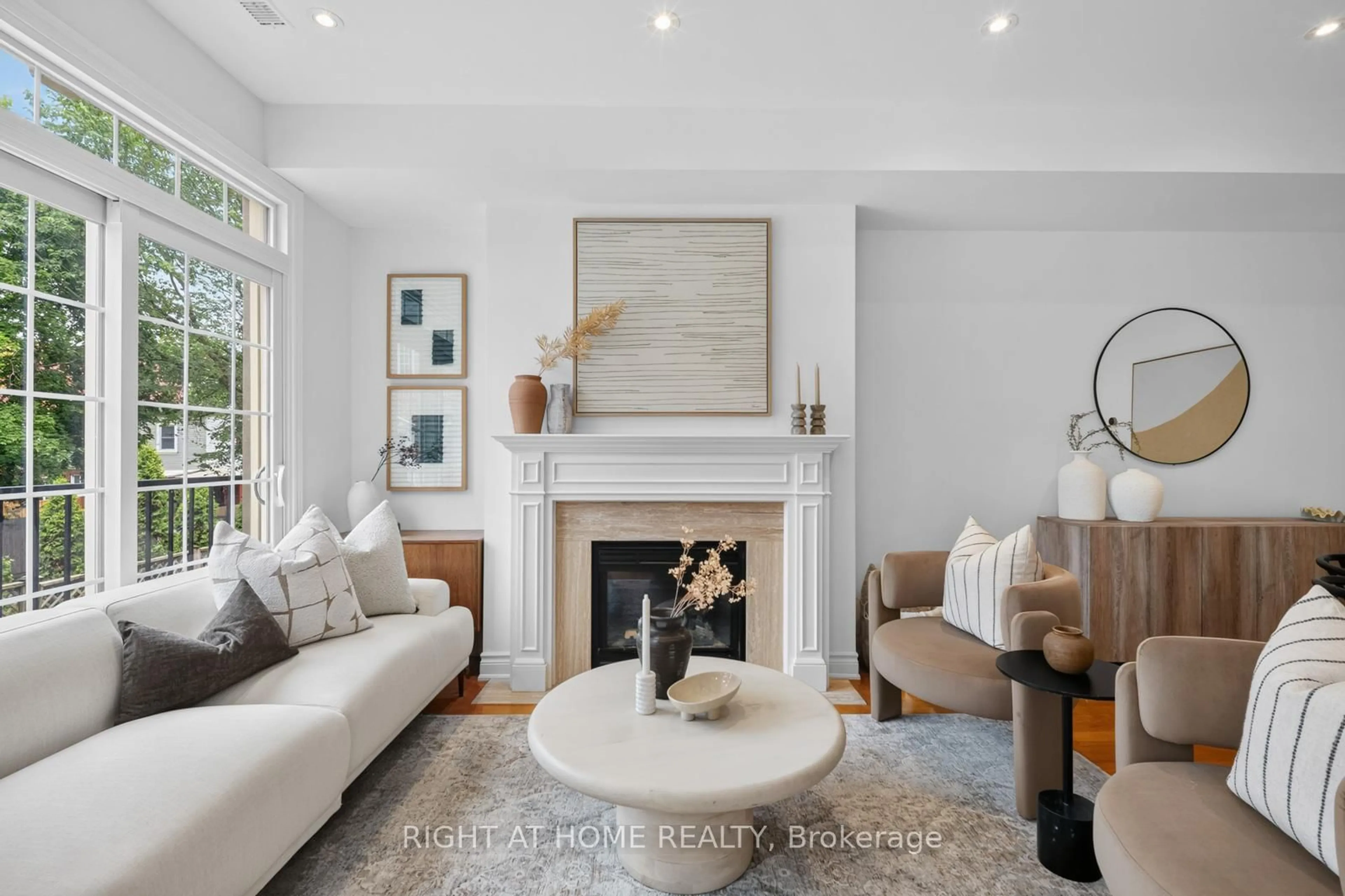 Living room with furniture, unknown for 722F Kingston Rd, Toronto Ontario M4E 1R7