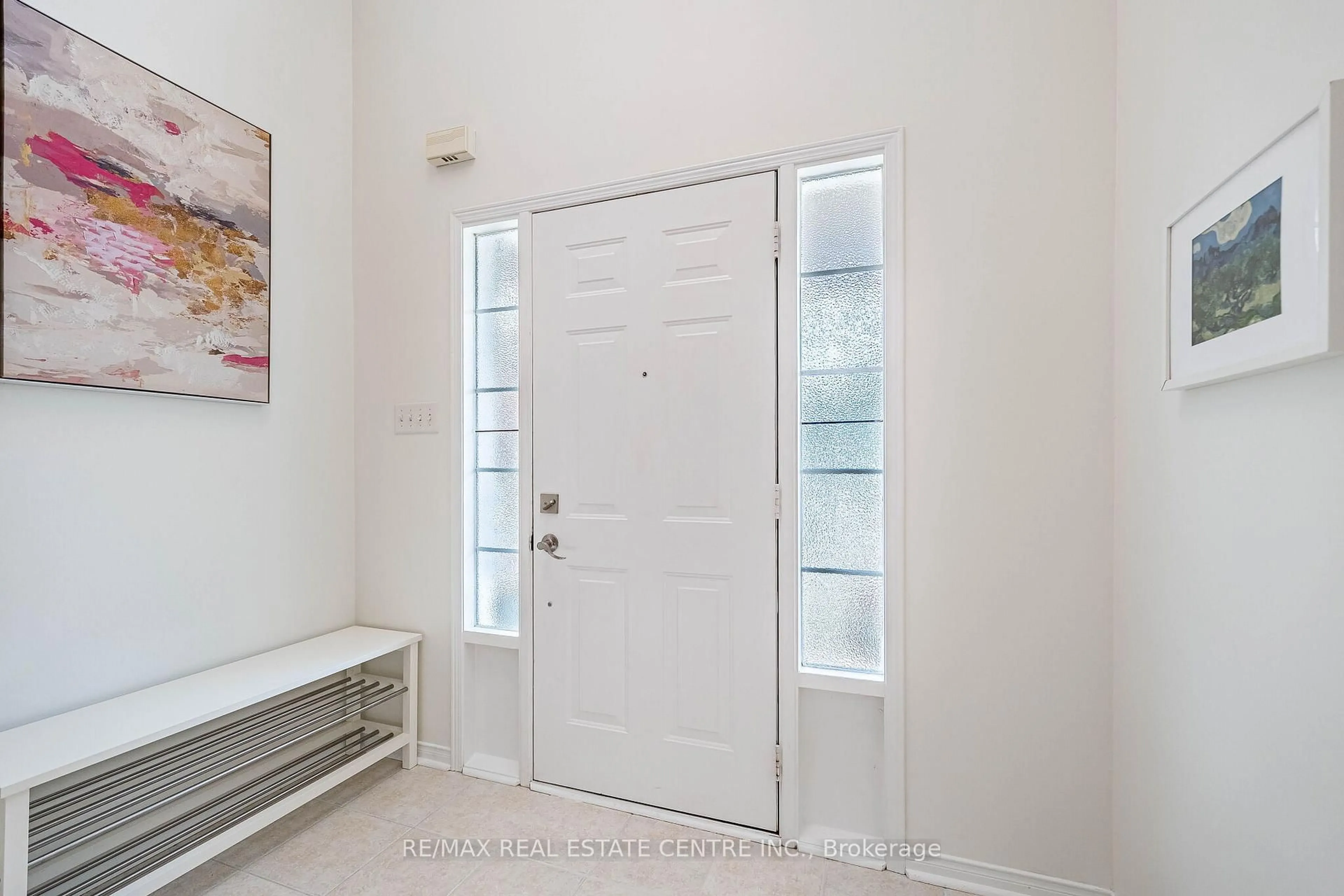 Indoor entryway for 130 Fencerow Dr, Whitby Ontario L1R 3N4