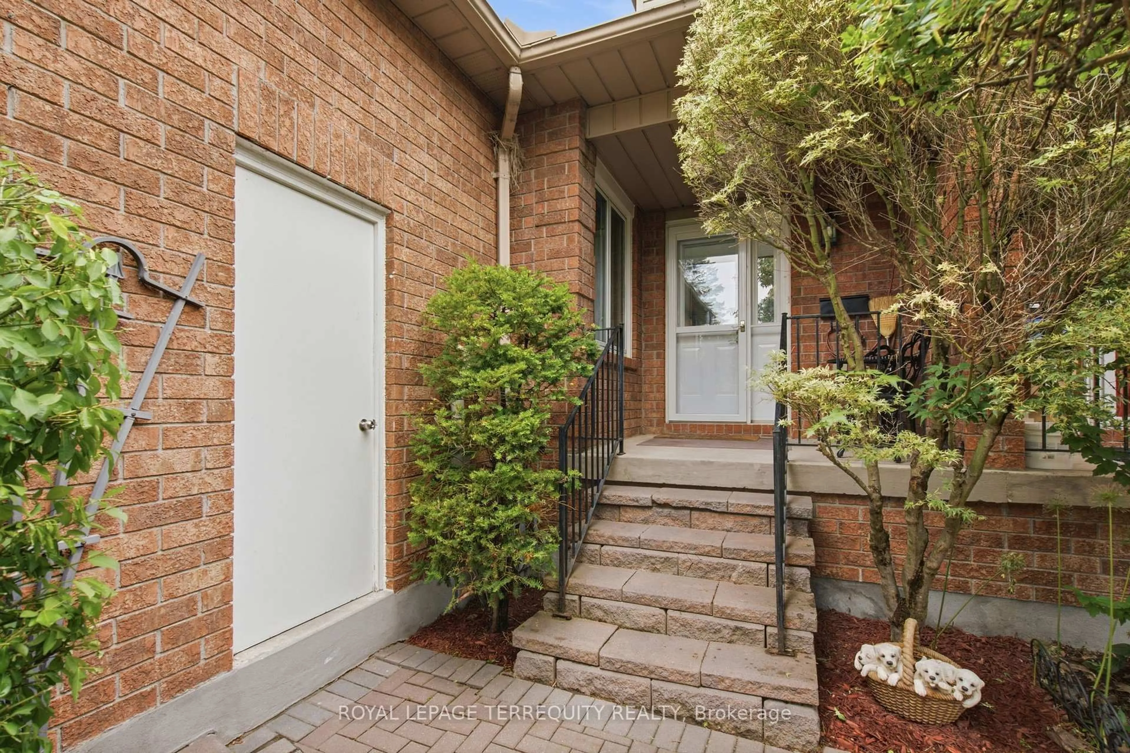 Unknown for 1765 Dufferin St, Whitby Ontario L1N 1B5