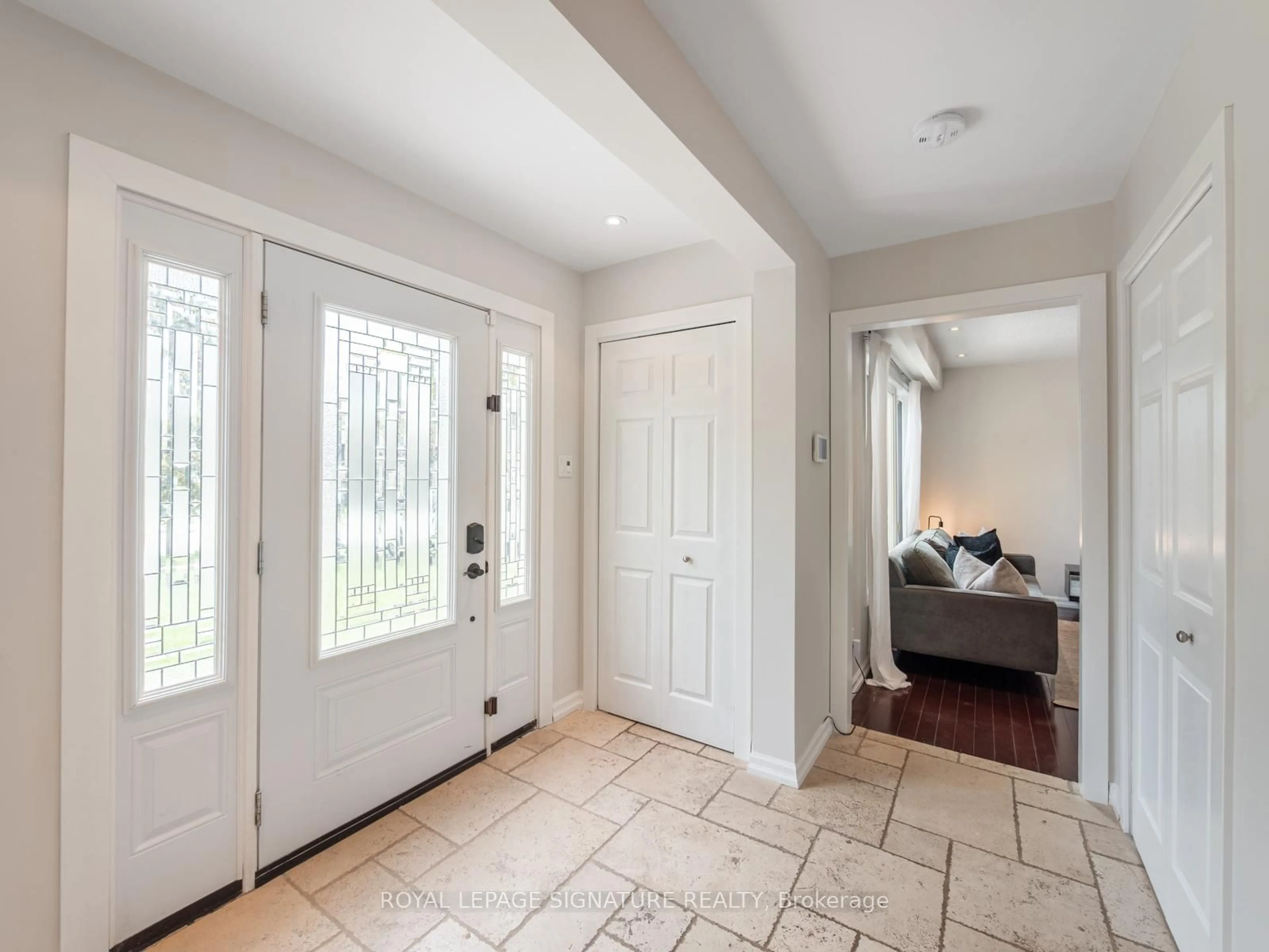 Indoor entryway for 44 Kirkdene Dr, Toronto Ontario M1C 3A7