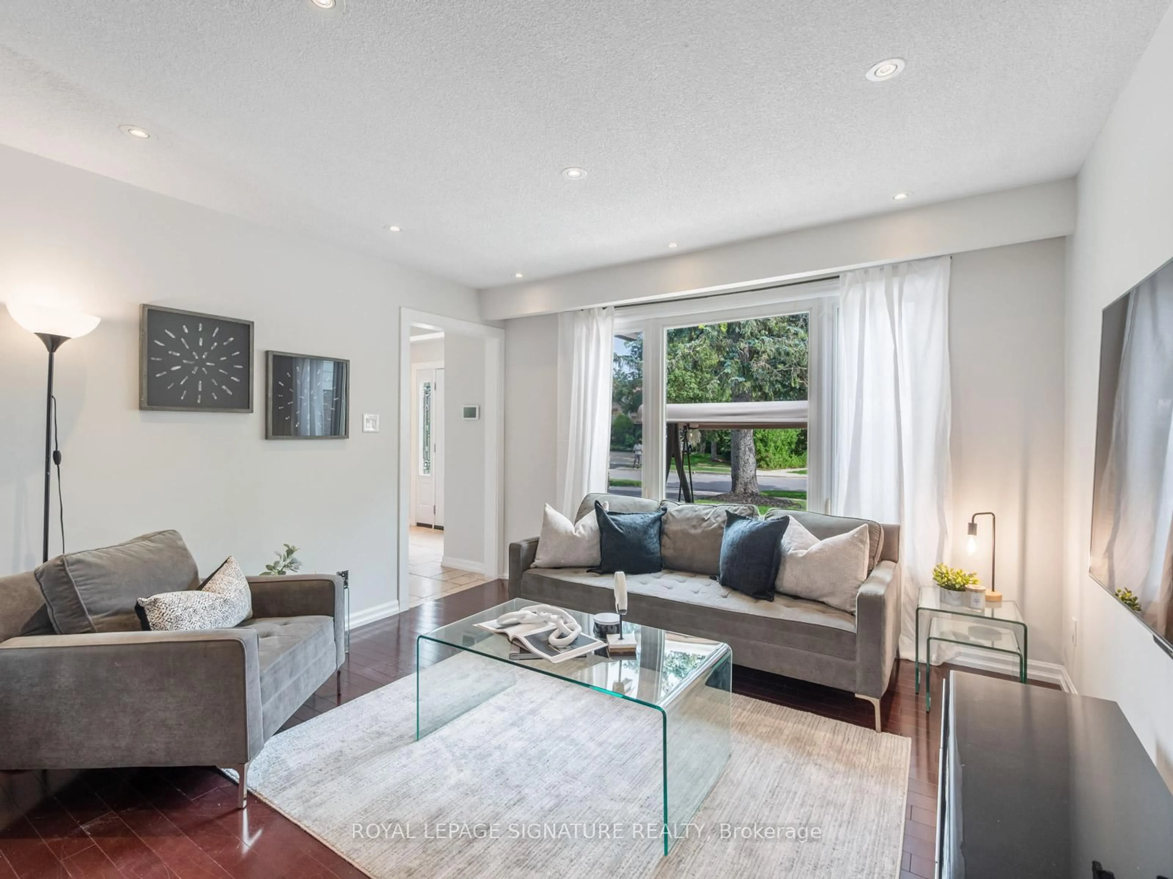 Living room with furniture, unknown for 44 Kirkdene Dr, Toronto Ontario M1C 3A7