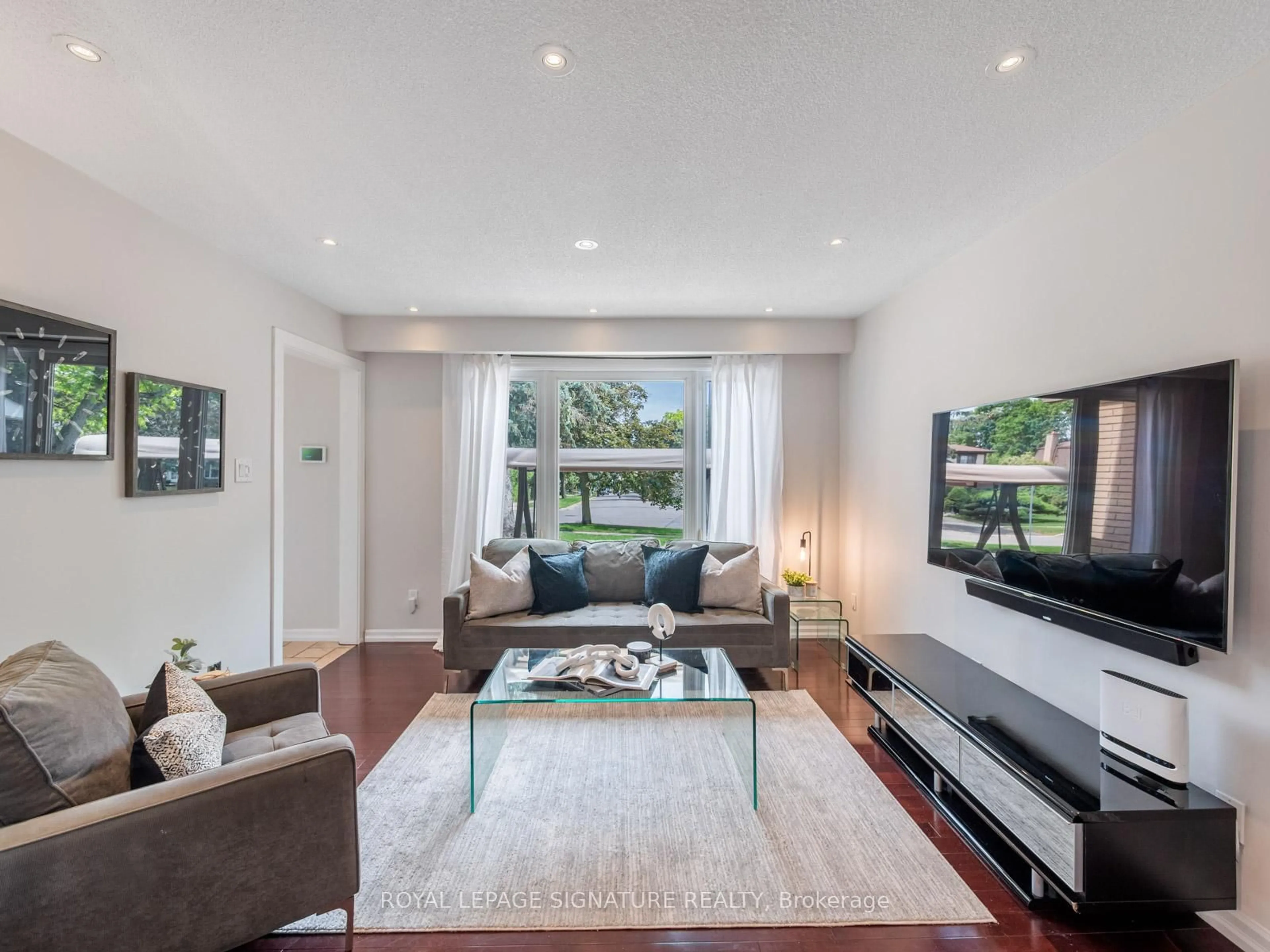 Living room with furniture, unknown for 44 Kirkdene Dr, Toronto Ontario M1C 3A7