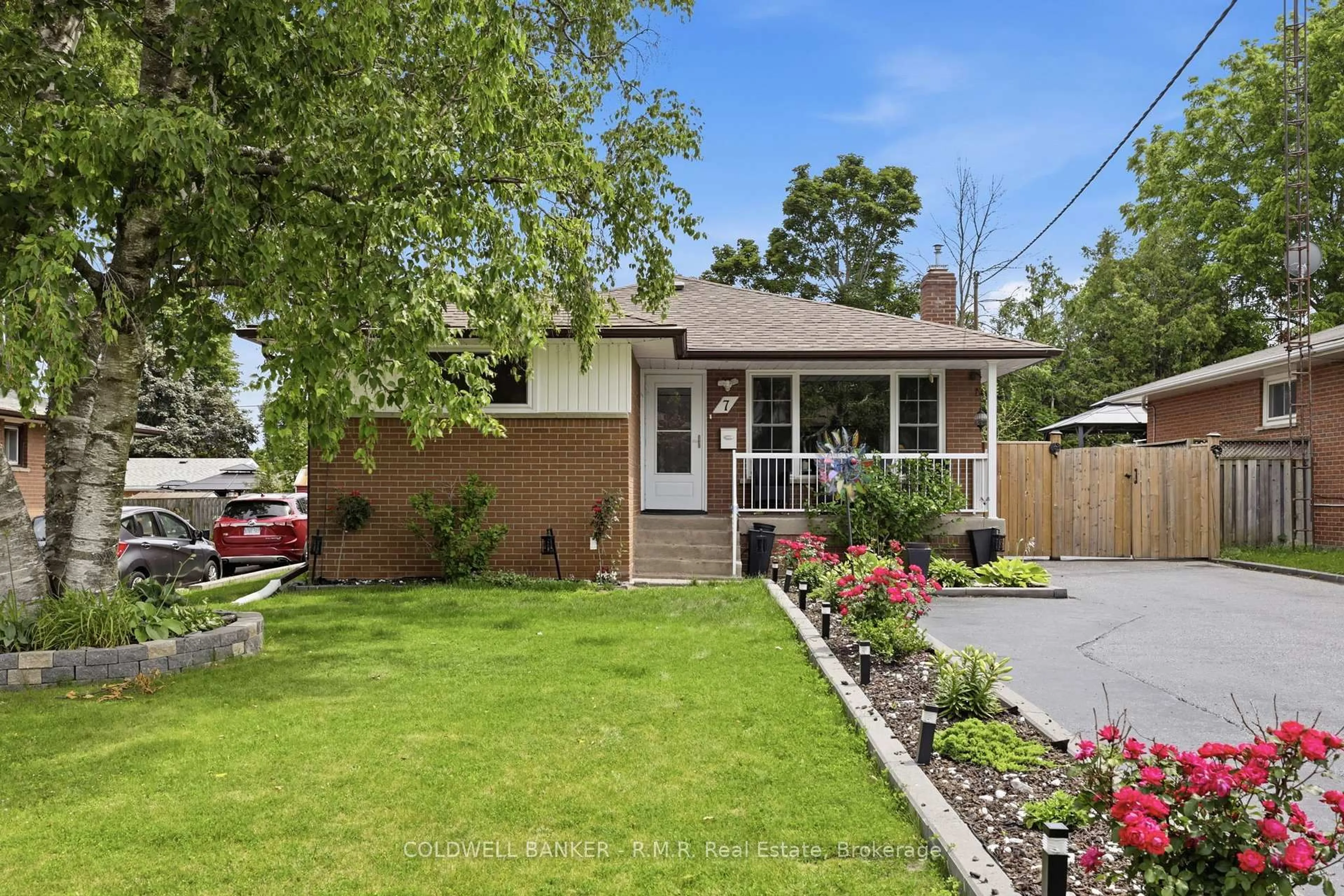 Home with brick exterior material, street for 7 Summerfield Crt, Clarington Ontario L1C 2E8