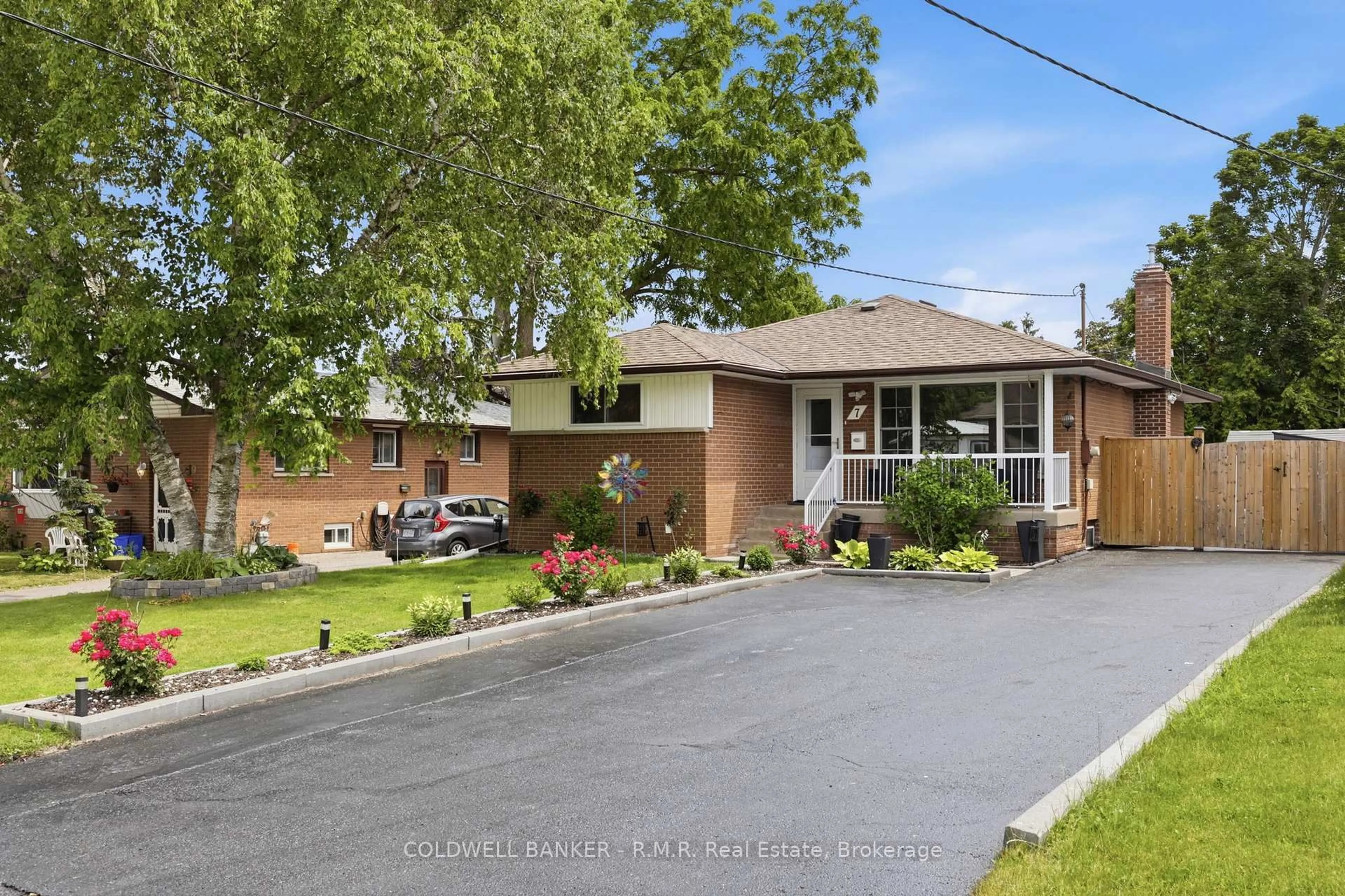 Home with brick exterior material, street for 7 Summerfield Crt, Clarington Ontario L1C 2E8