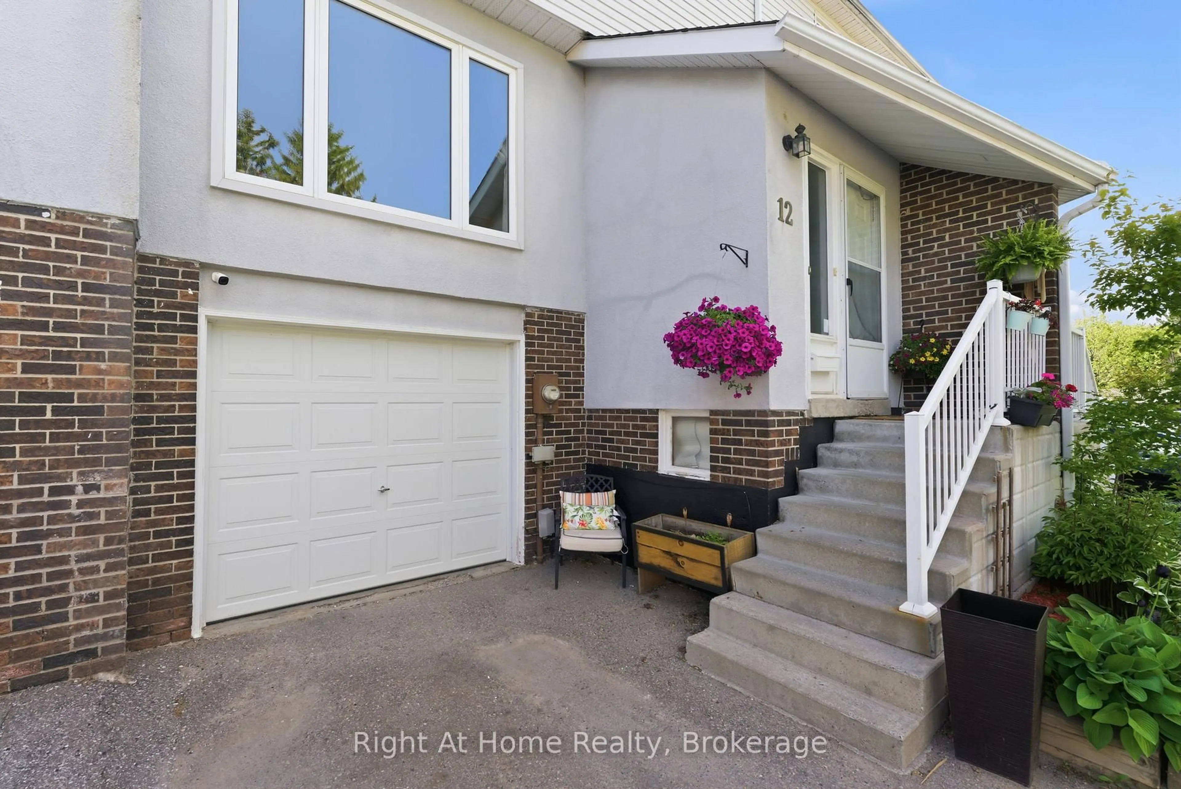 Indoor entryway for 303 Garden St #12, Whitby Ontario L1N 3W3