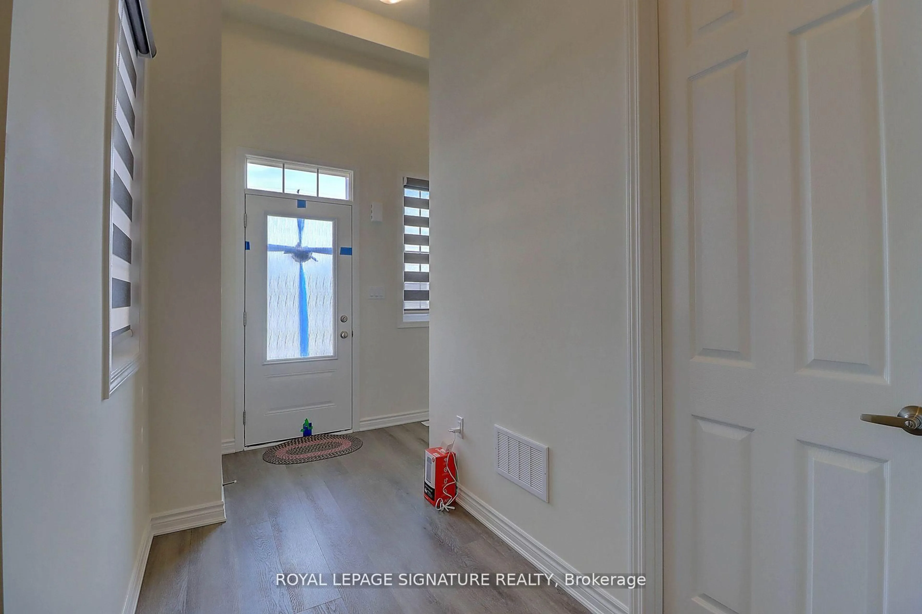 Indoor entryway for 3229 Chimney Swift Cres, Pickering Ontario L1X 0N3