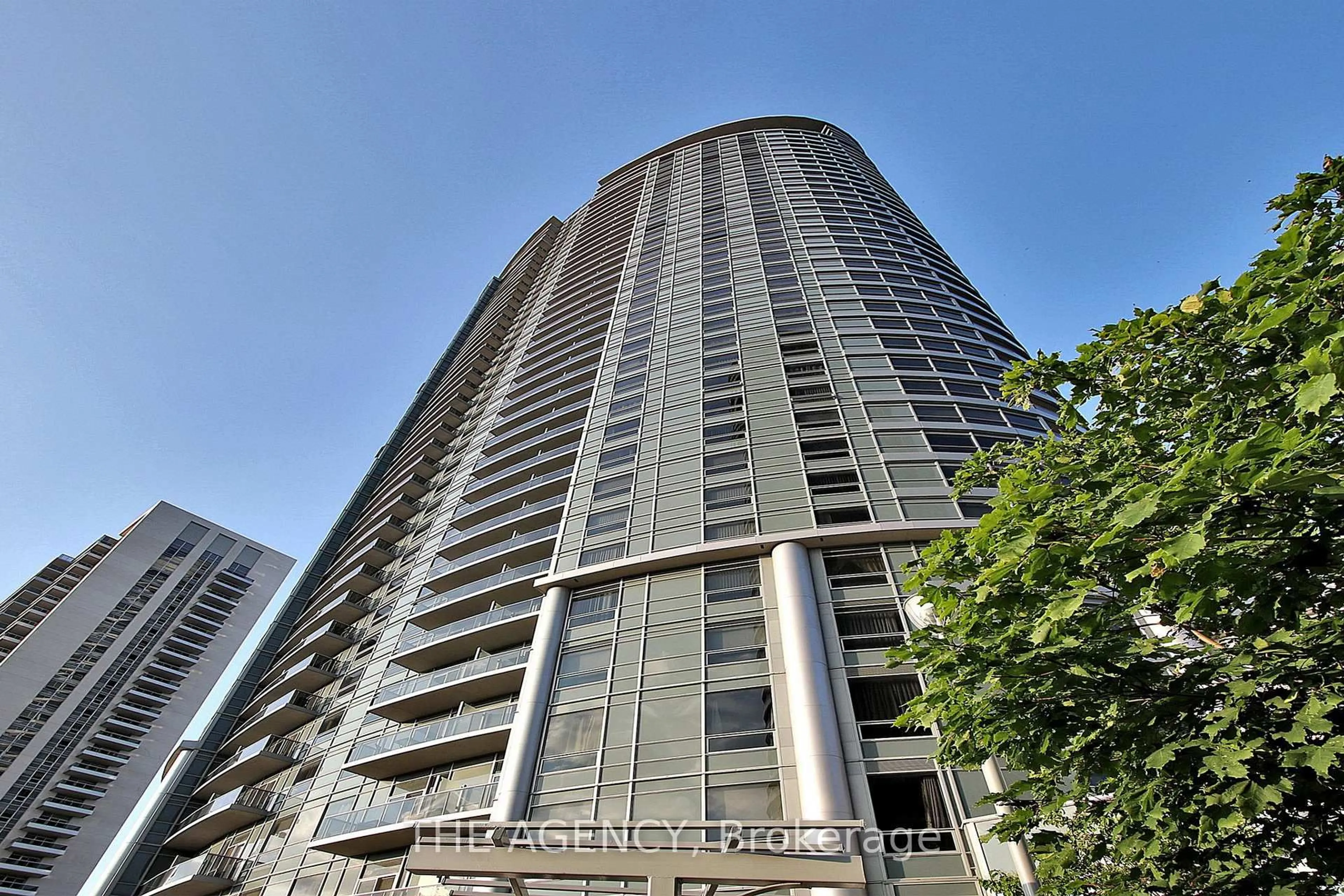 Indoor foyer for 135 Village Green Sq #1015, Toronto Ontario M1S 0G4