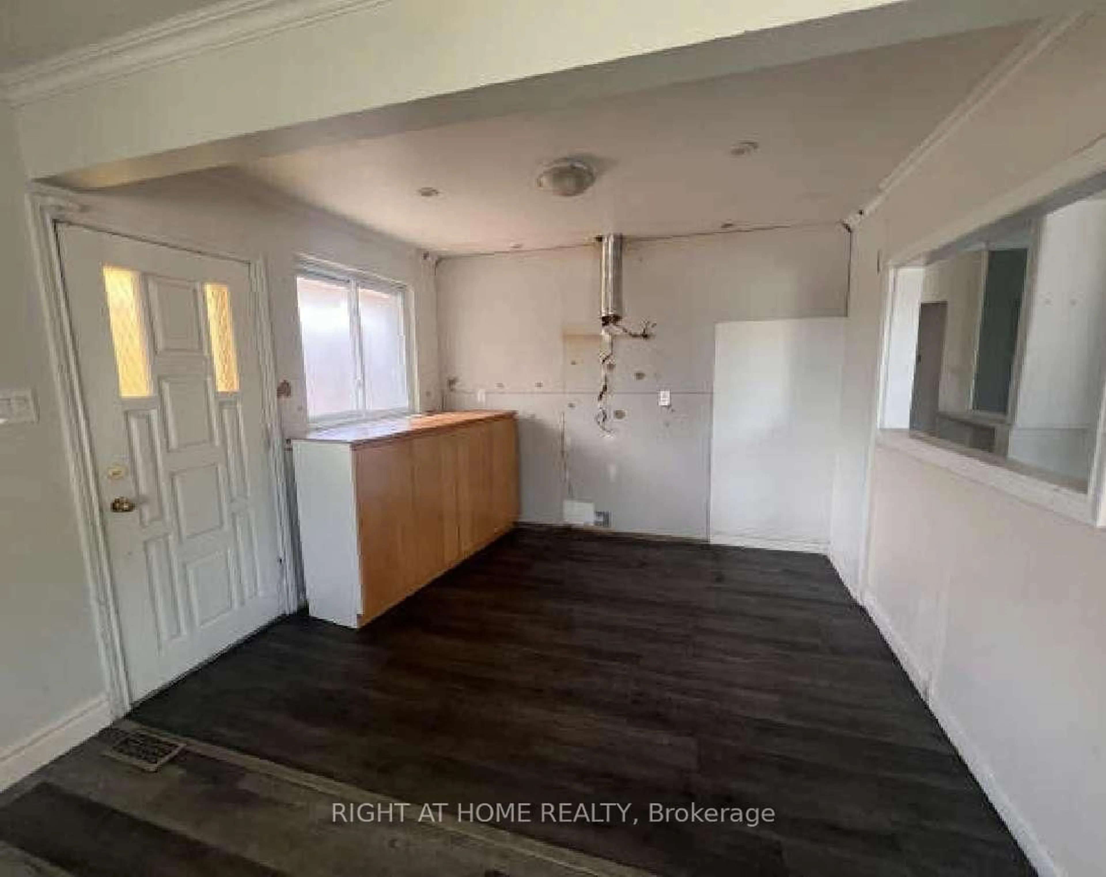 A pic of a room for 32 Brimorton Dr, Toronto Ontario M1P 3Y9