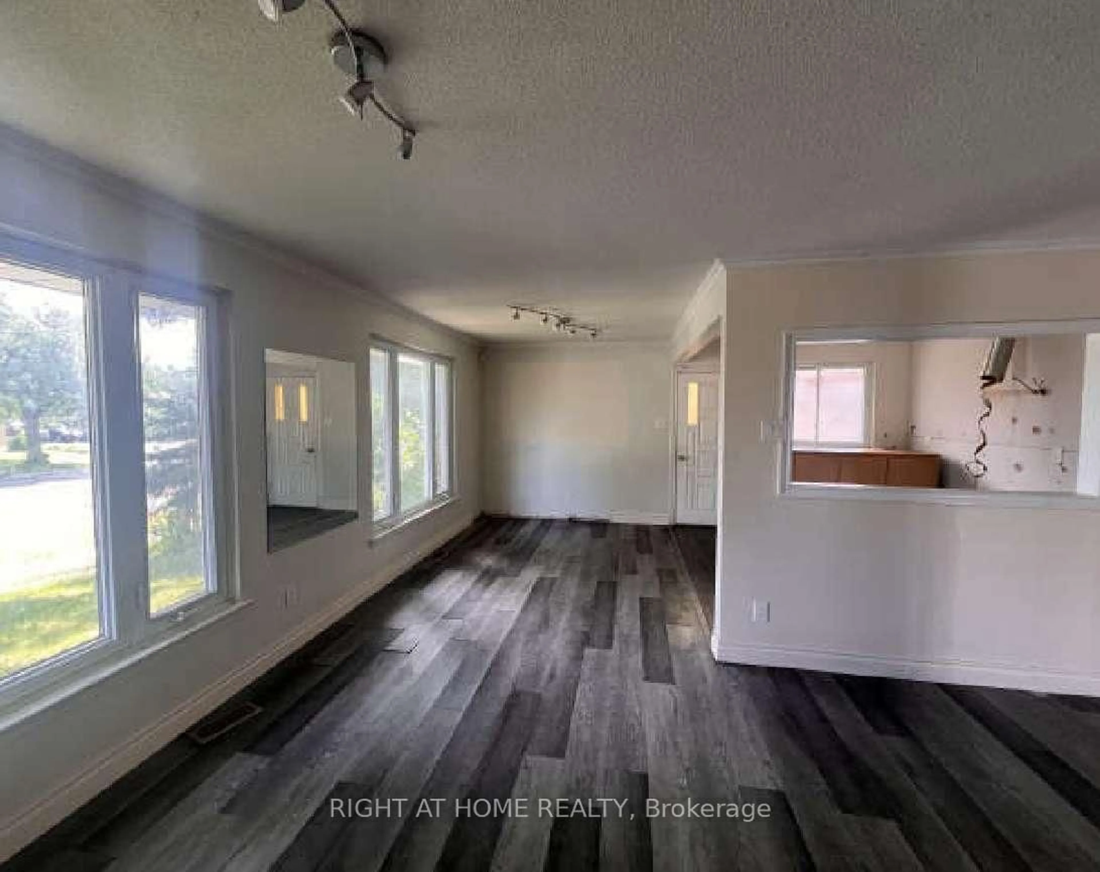 A pic of a room for 32 Brimorton Dr, Toronto Ontario M1P 3Y9