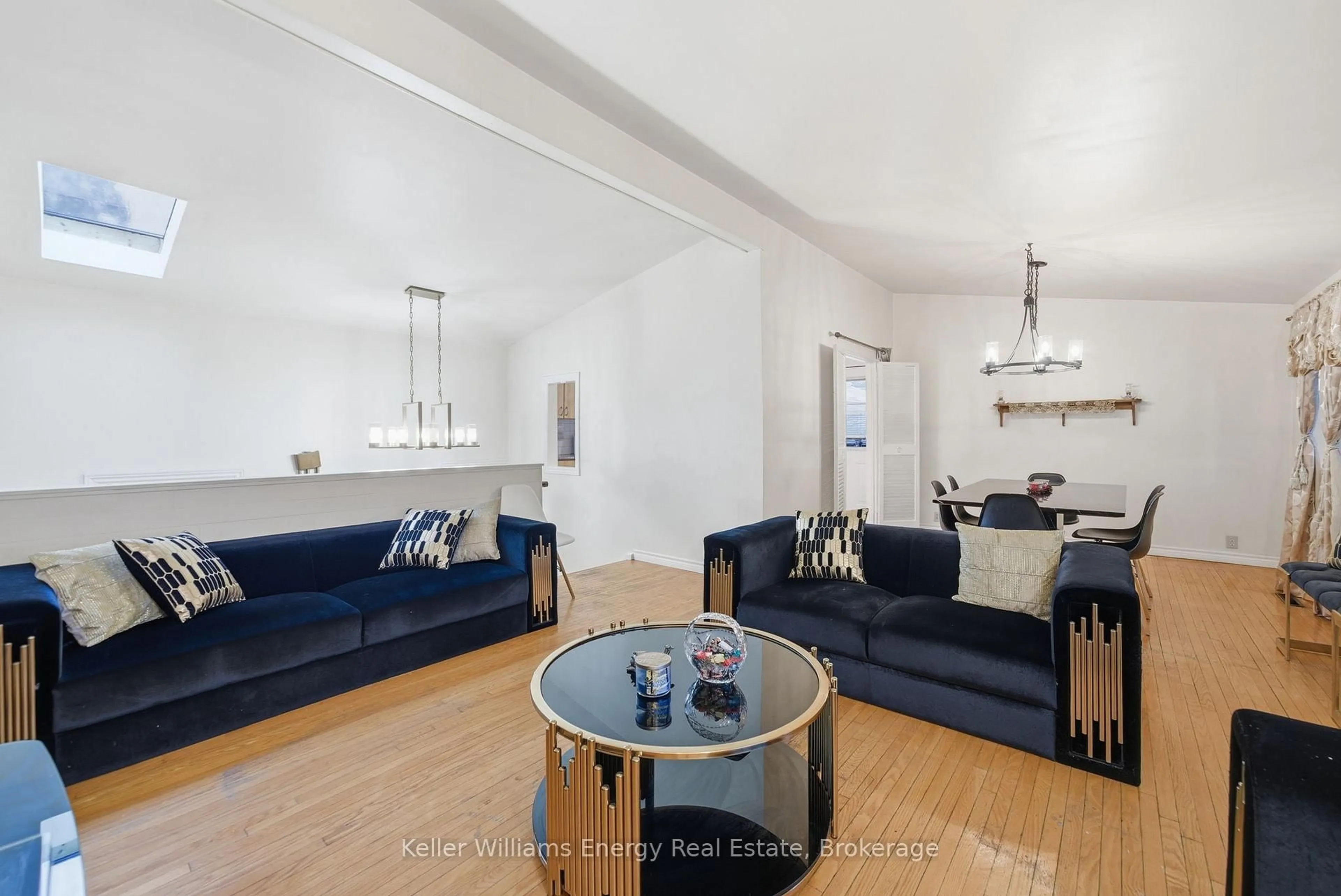Living room with furniture, unknown for 42 Oakley Blvd, Toronto Ontario M1P 3P4
