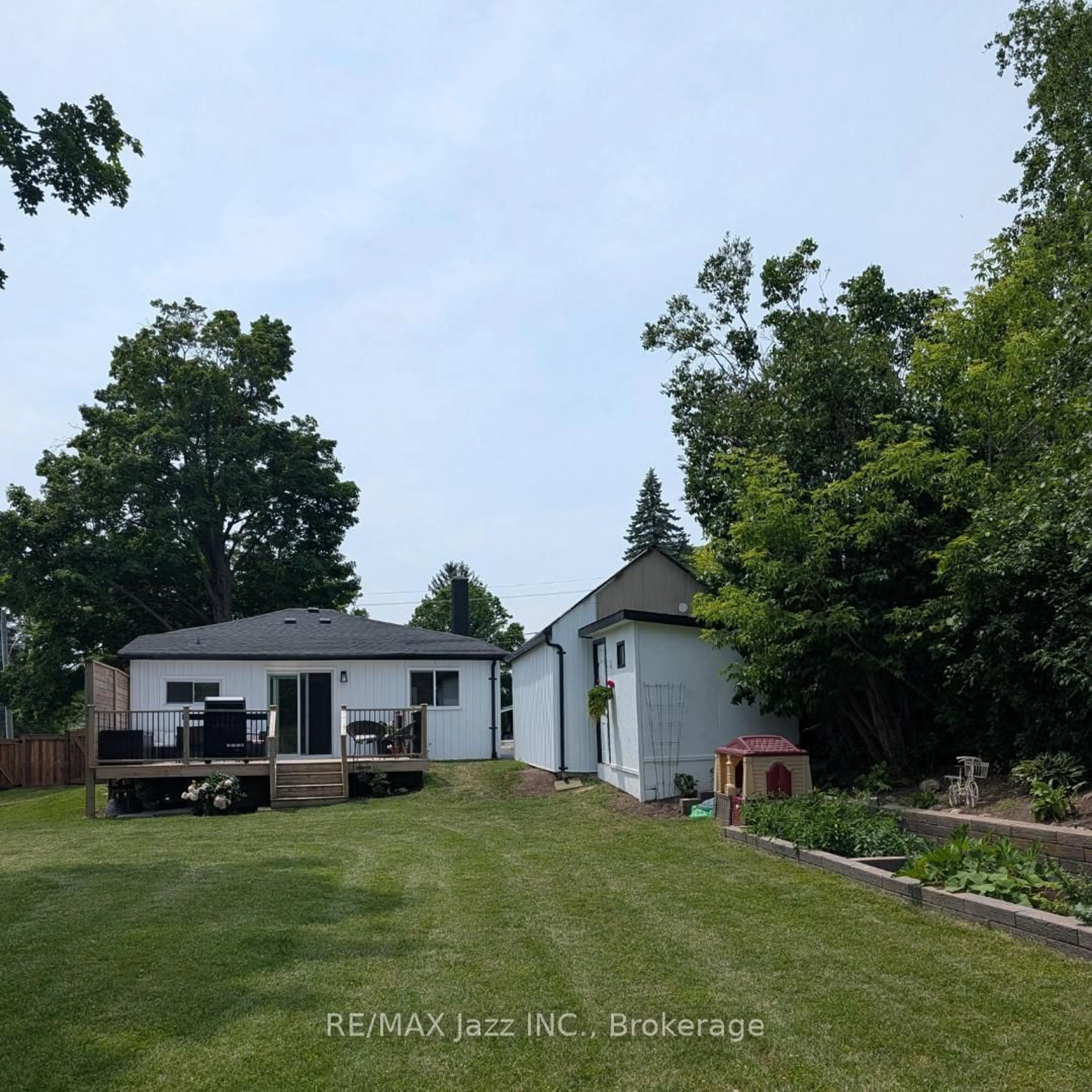 A pic from outside/outdoor area/front of a property/back of a property/a pic from drone, unknown for 7729 Old Scugog Rd, Clarington Ontario L0B 1J0