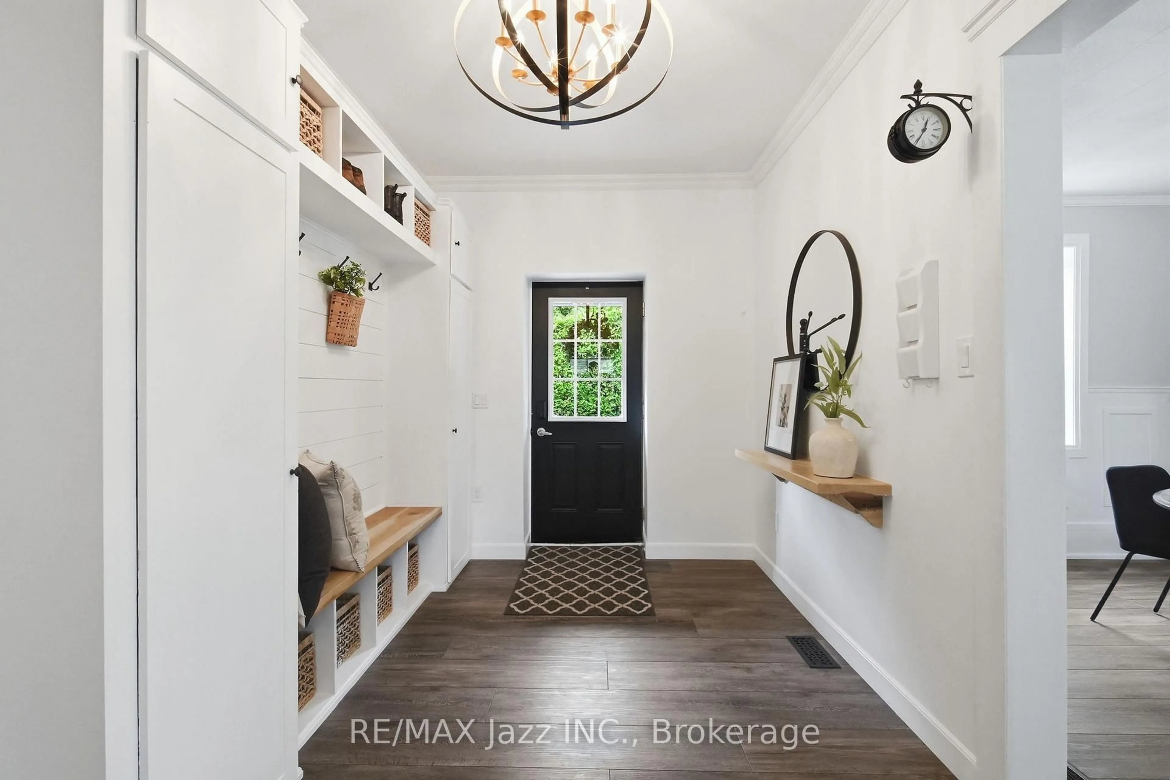 Indoor entryway for 7729 Old Scugog Rd, Clarington Ontario L0B 1J0