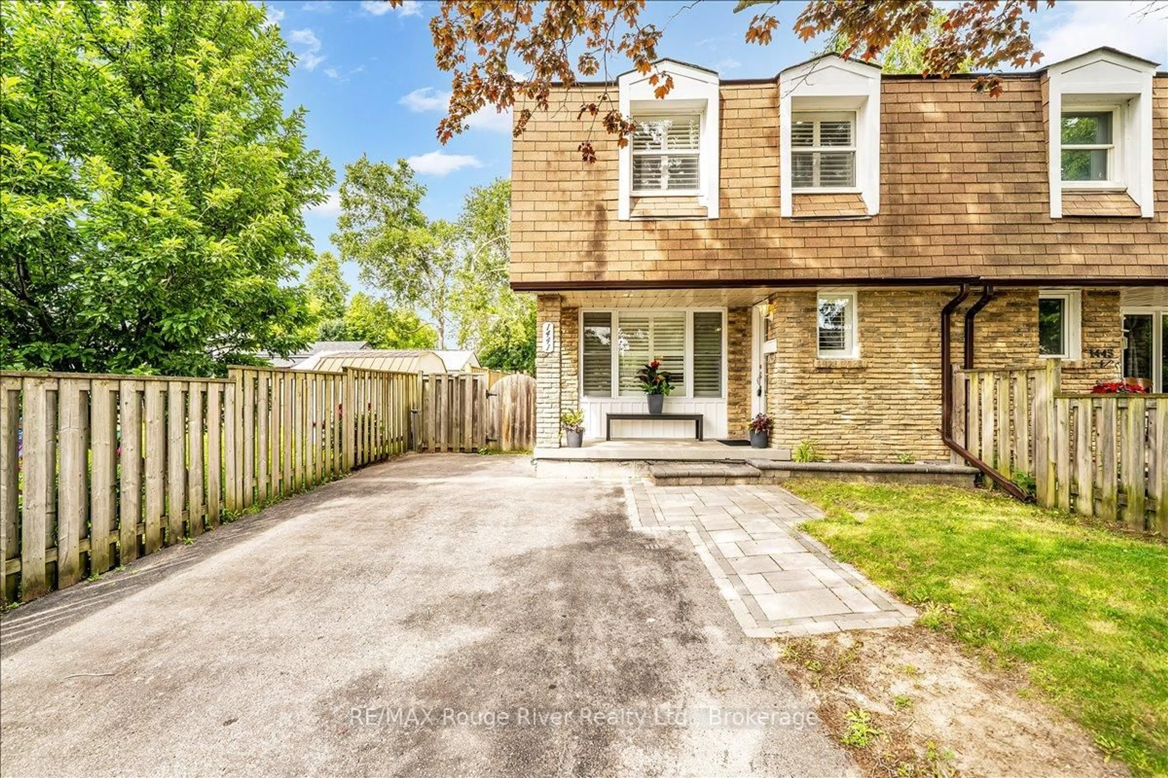 A pic from outside/outdoor area/front of a property/back of a property/a pic from drone, street for 1441 Wecker Dr, Oshawa Ontario L1J 6N1
