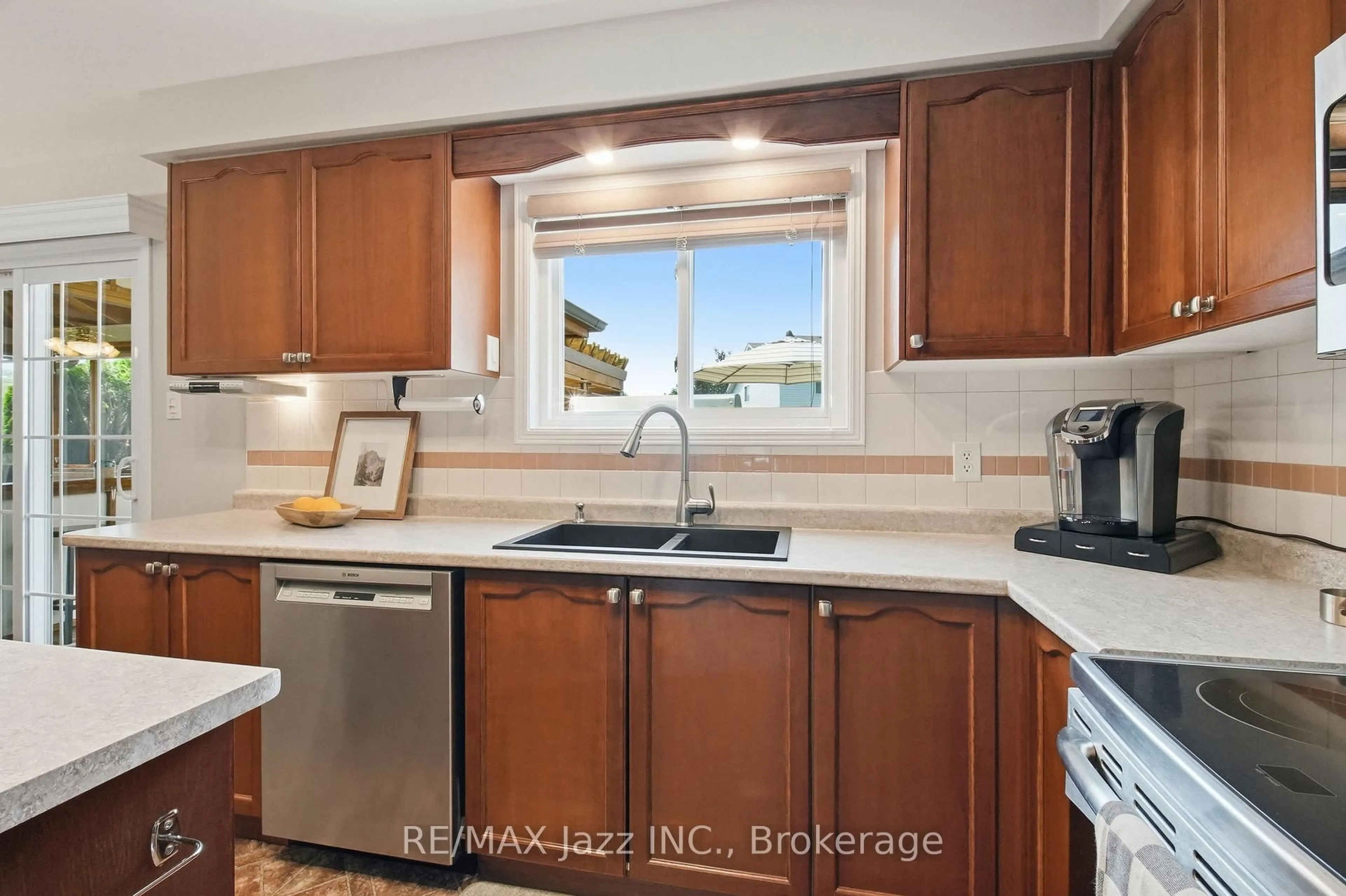 Standard kitchen, ceramic/tile floor for 6 Aldcroft Cres, Clarington Ontario L1C 4P2