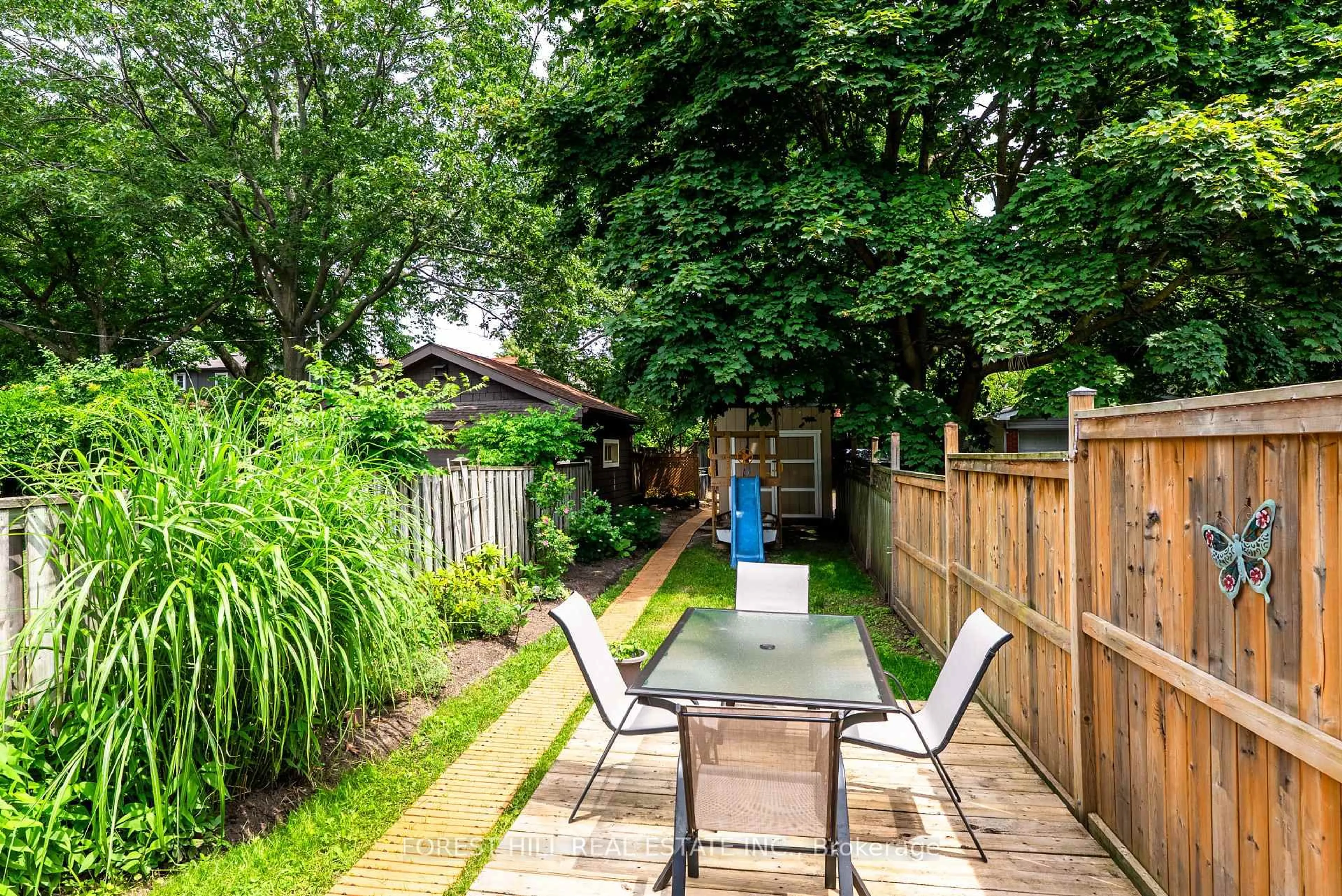 Patio, street for 49 Gledhill Ave, Toronto Ontario M4C 5K7