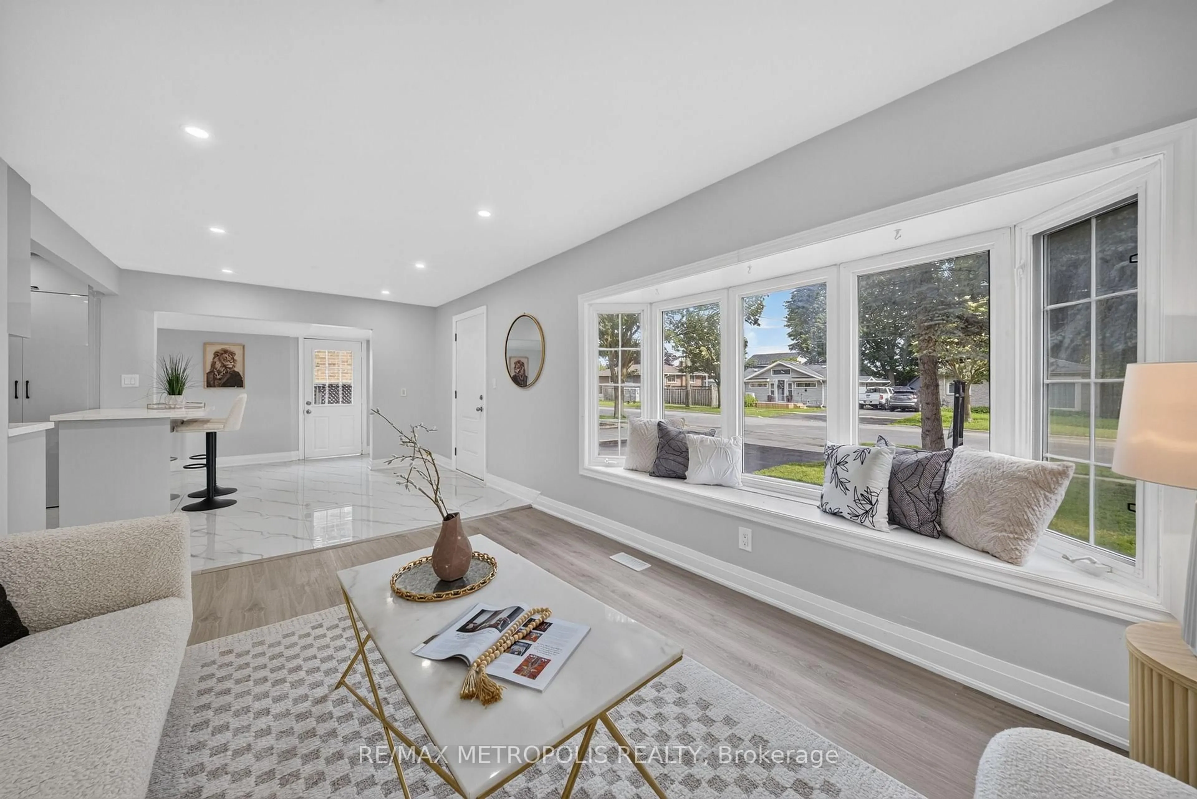 Unknown for 208 Palmerston Ave, Whitby Ontario L1N 3E7