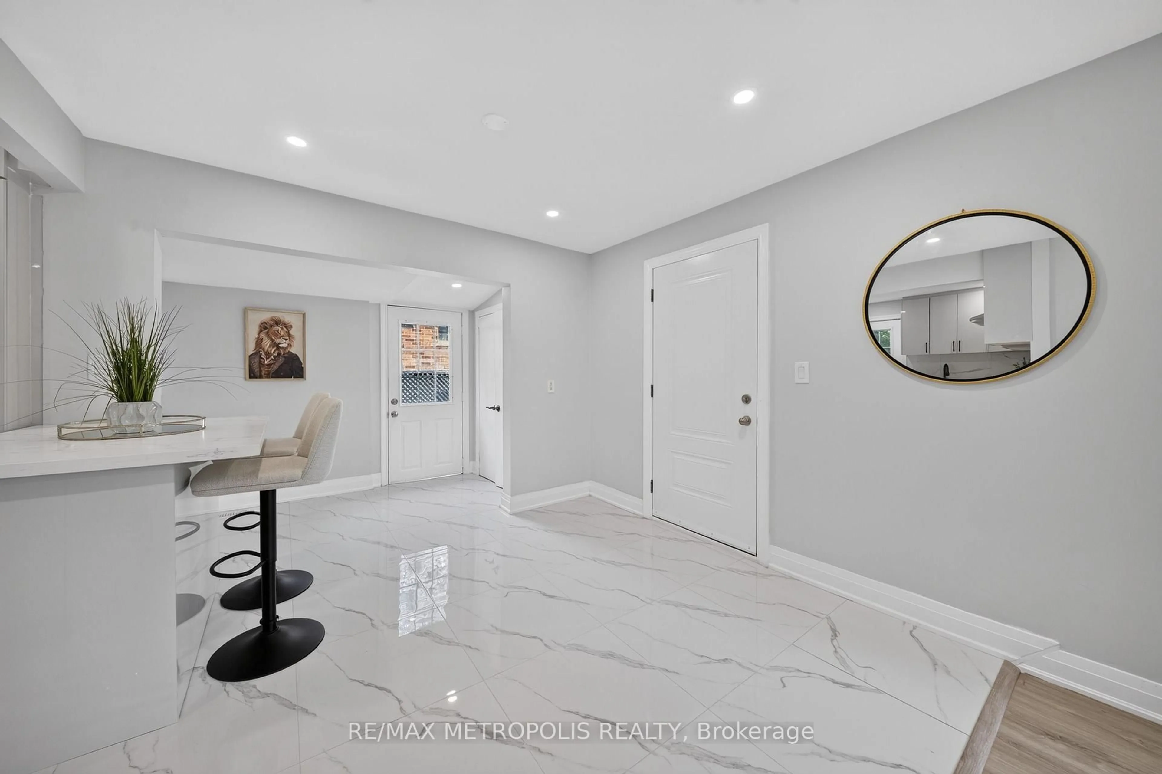 Indoor entryway for 208 Palmerston Ave, Whitby Ontario L1N 3E7