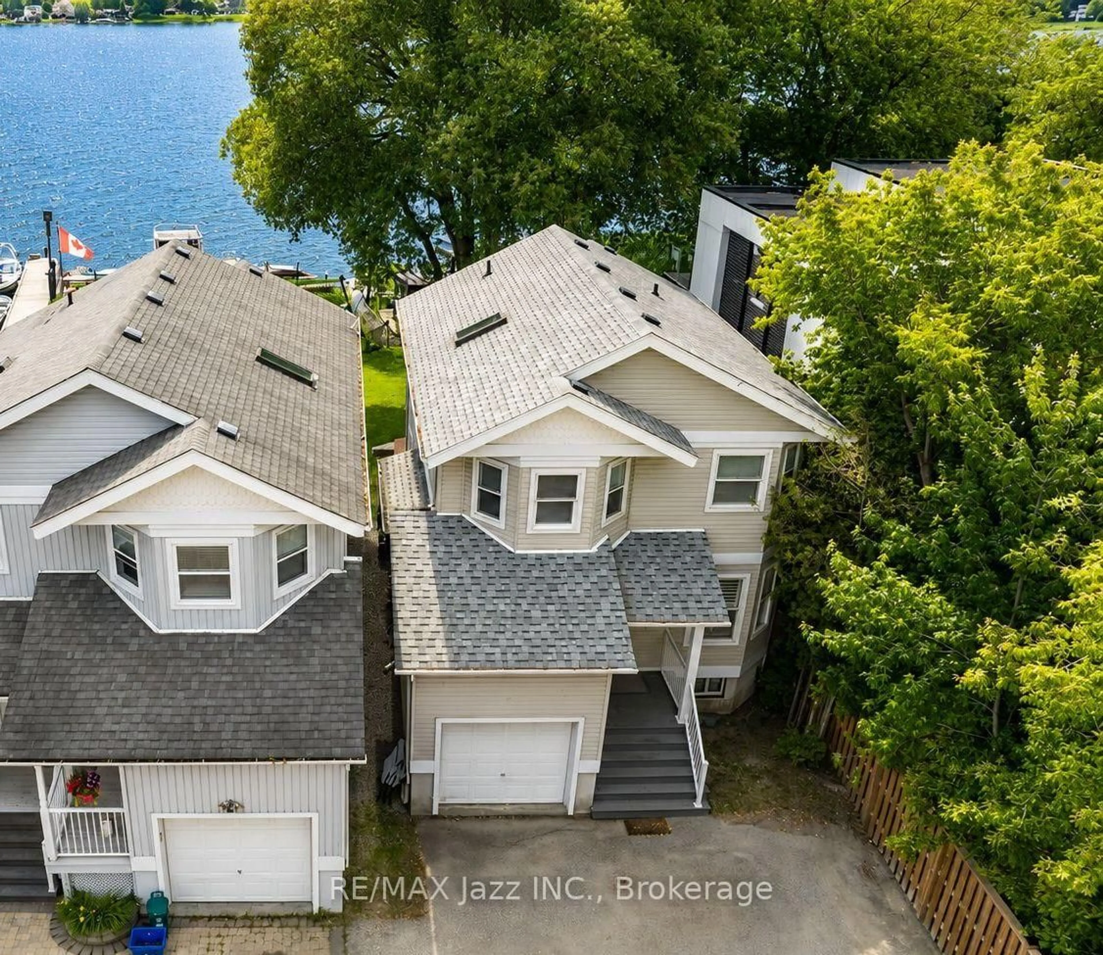 A pic from outside/outdoor area/front of a property/back of a property/a pic from drone, water/lake/river/ocean view for 1236 Bayview St, Pickering Ontario L1W 1E6