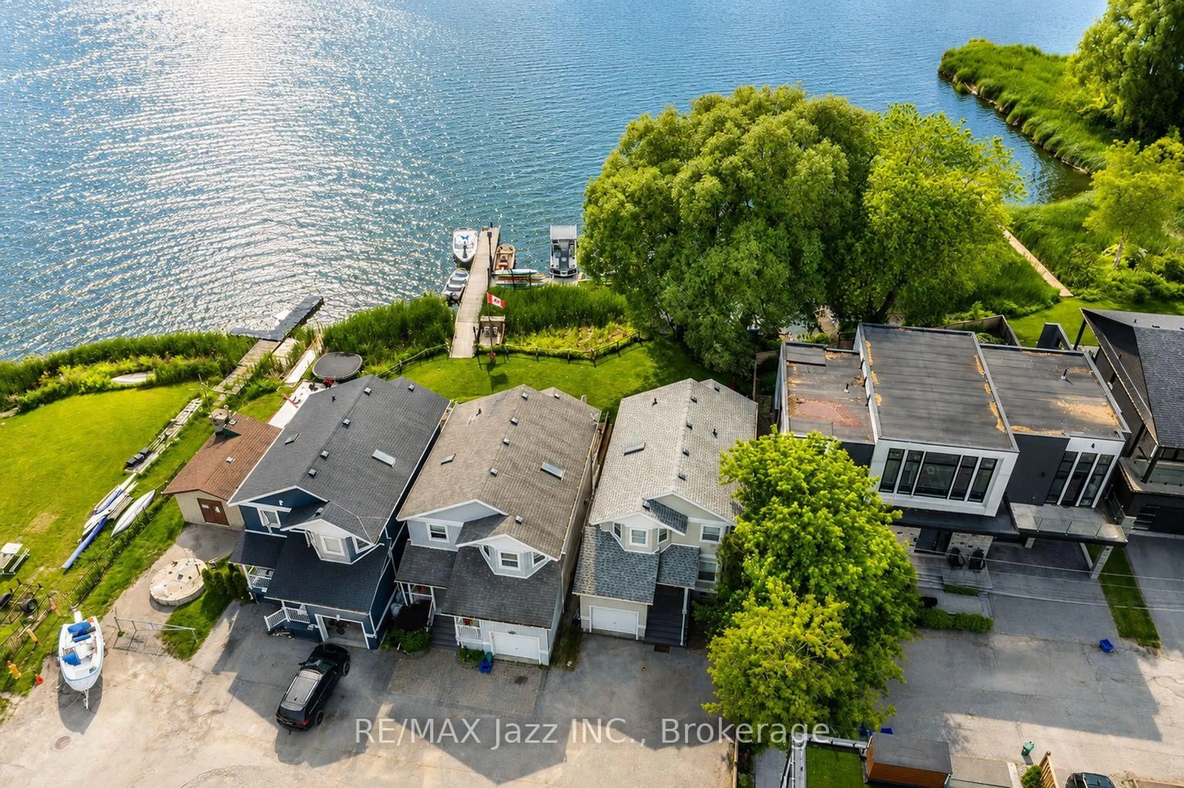 A pic from outside/outdoor area/front of a property/back of a property/a pic from drone, water/lake/river/ocean view for 1236 Bayview St, Pickering Ontario L1W 1E6