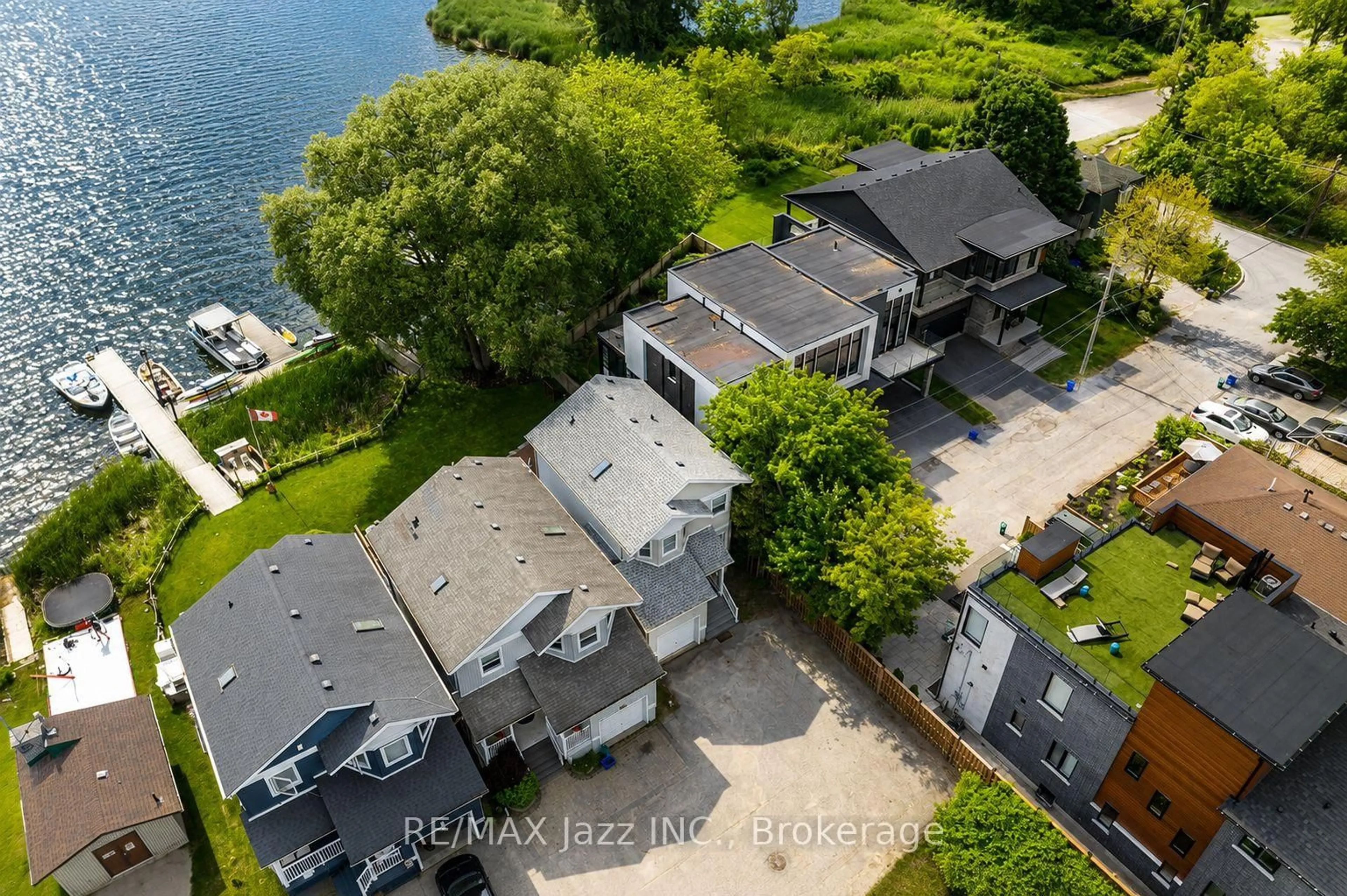 A pic from outside/outdoor area/front of a property/back of a property/a pic from drone, water/lake/river/ocean view for 1236 Bayview St, Pickering Ontario L1W 1E6