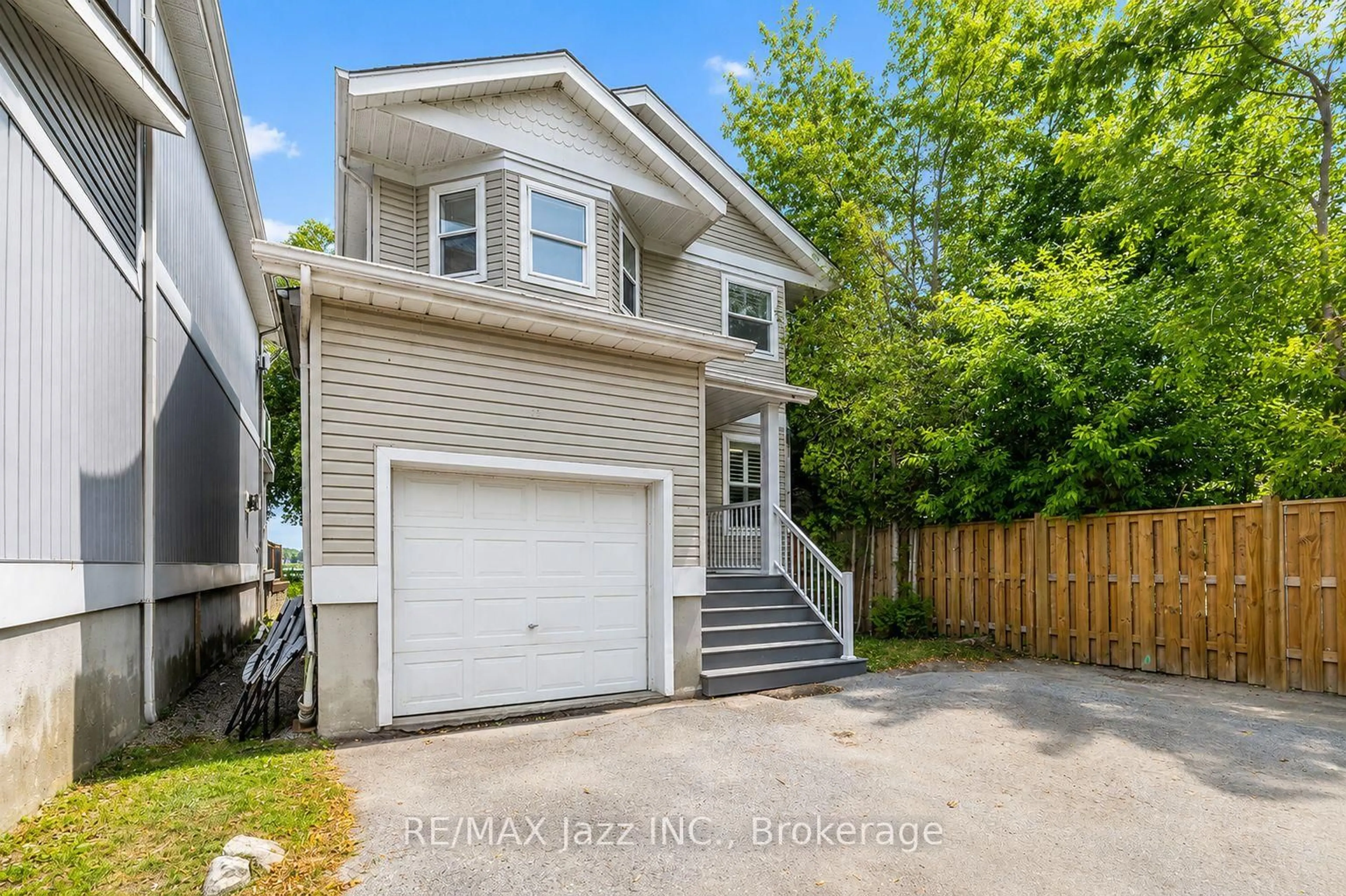 Home with vinyl exterior material, street for 1236 Bayview St, Pickering Ontario L1W 1E6