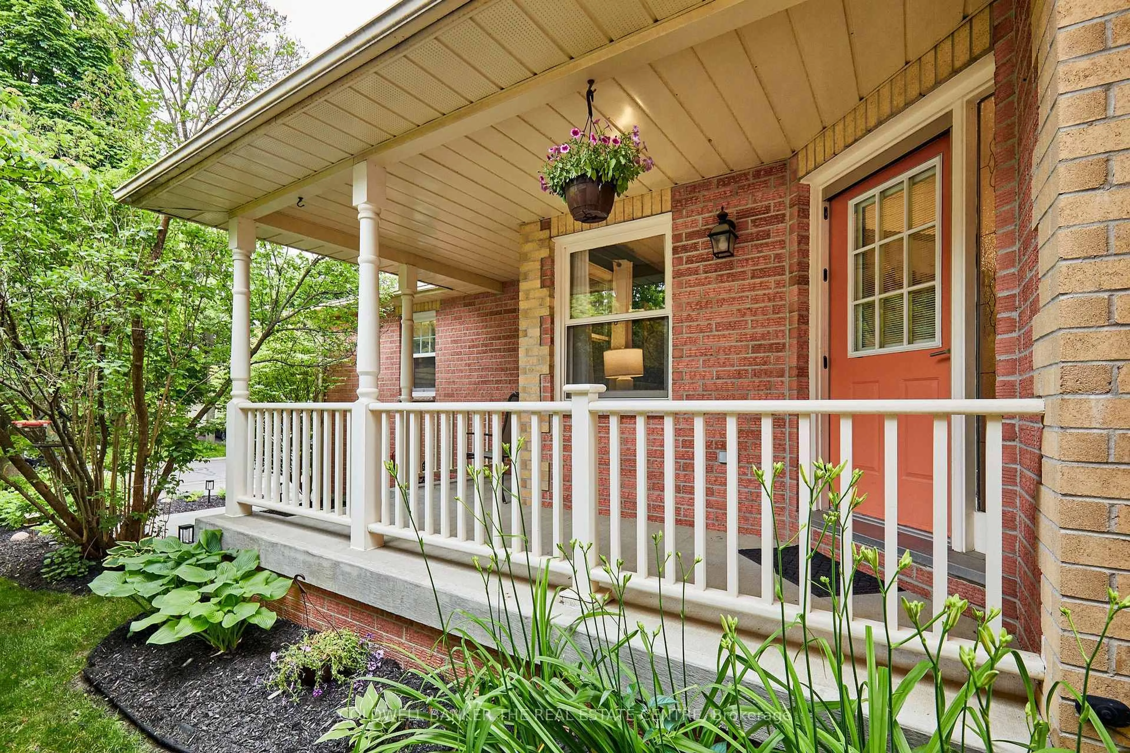 Unknown for 6 Fawn Crt, Whitby Ontario L1P 1L5