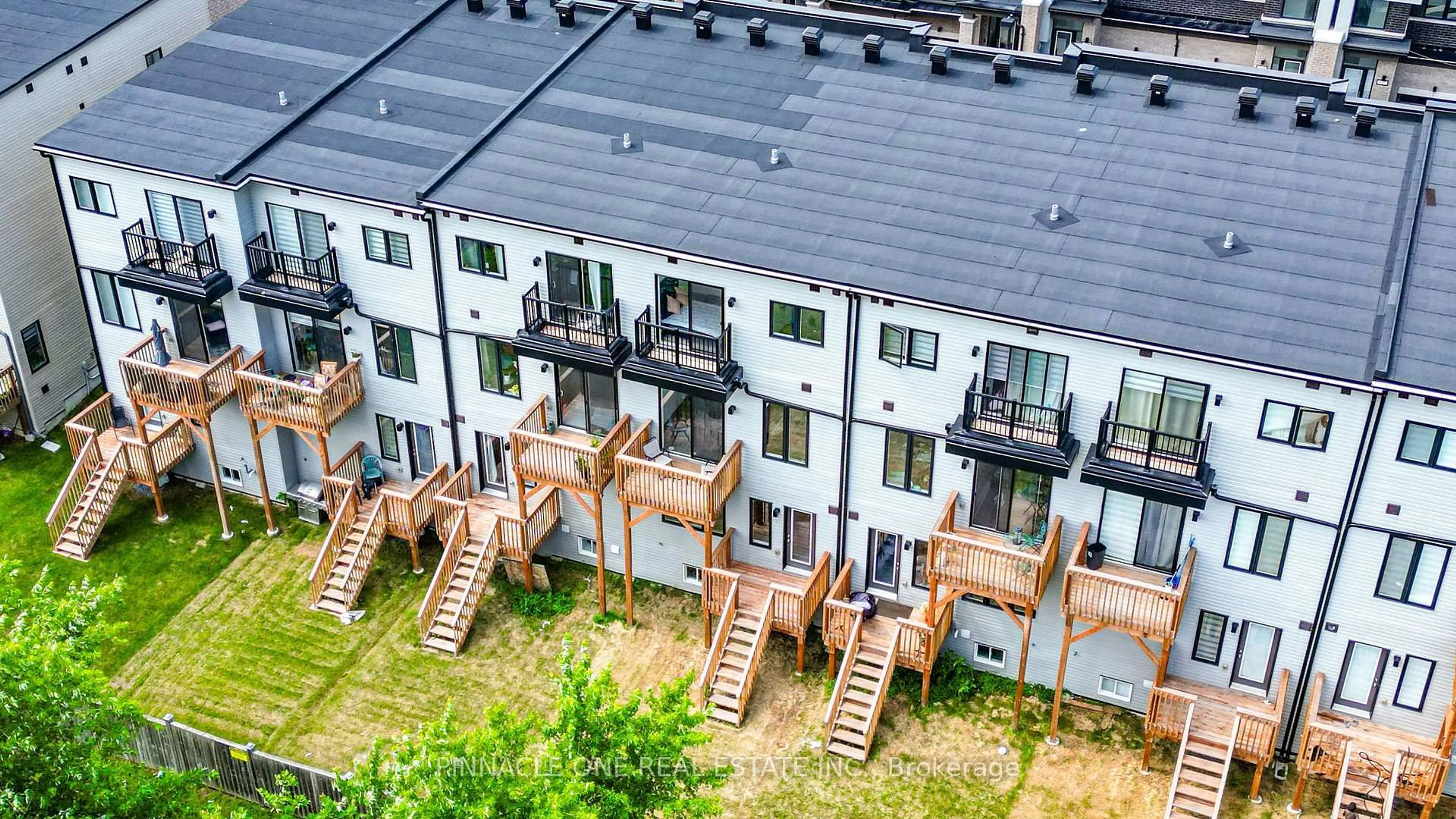 A pic from outside/outdoor area/front of a property/back of a property/a pic from drone, city buildings view from balcony for 779 Heathrow Path, Oshawa Ontario L1K 3G4