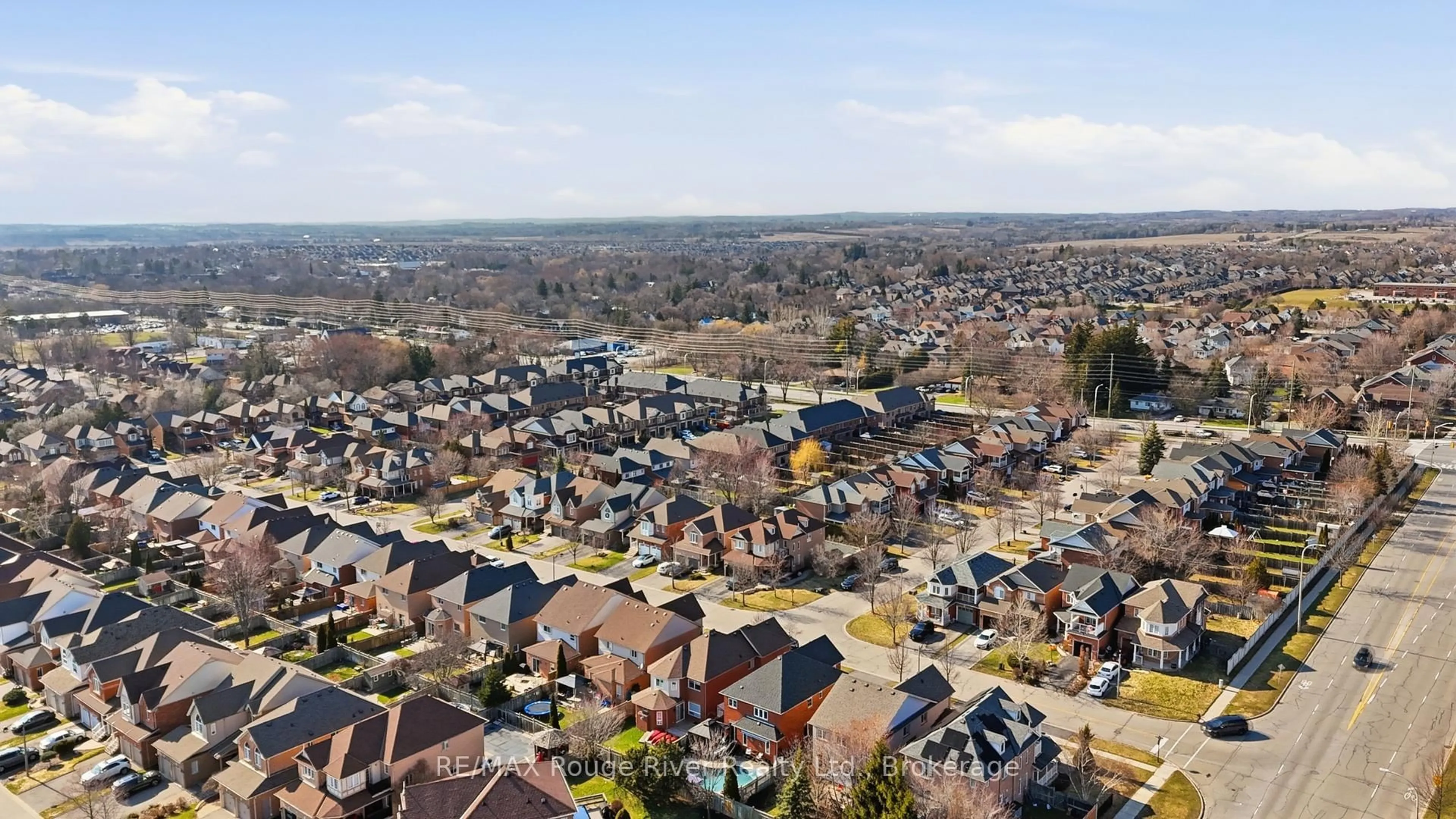 A pic from outside/outdoor area/front of a property/back of a property/a pic from drone, street for 5 Iberville Rd, Whitby Ontario L1M 1H5
