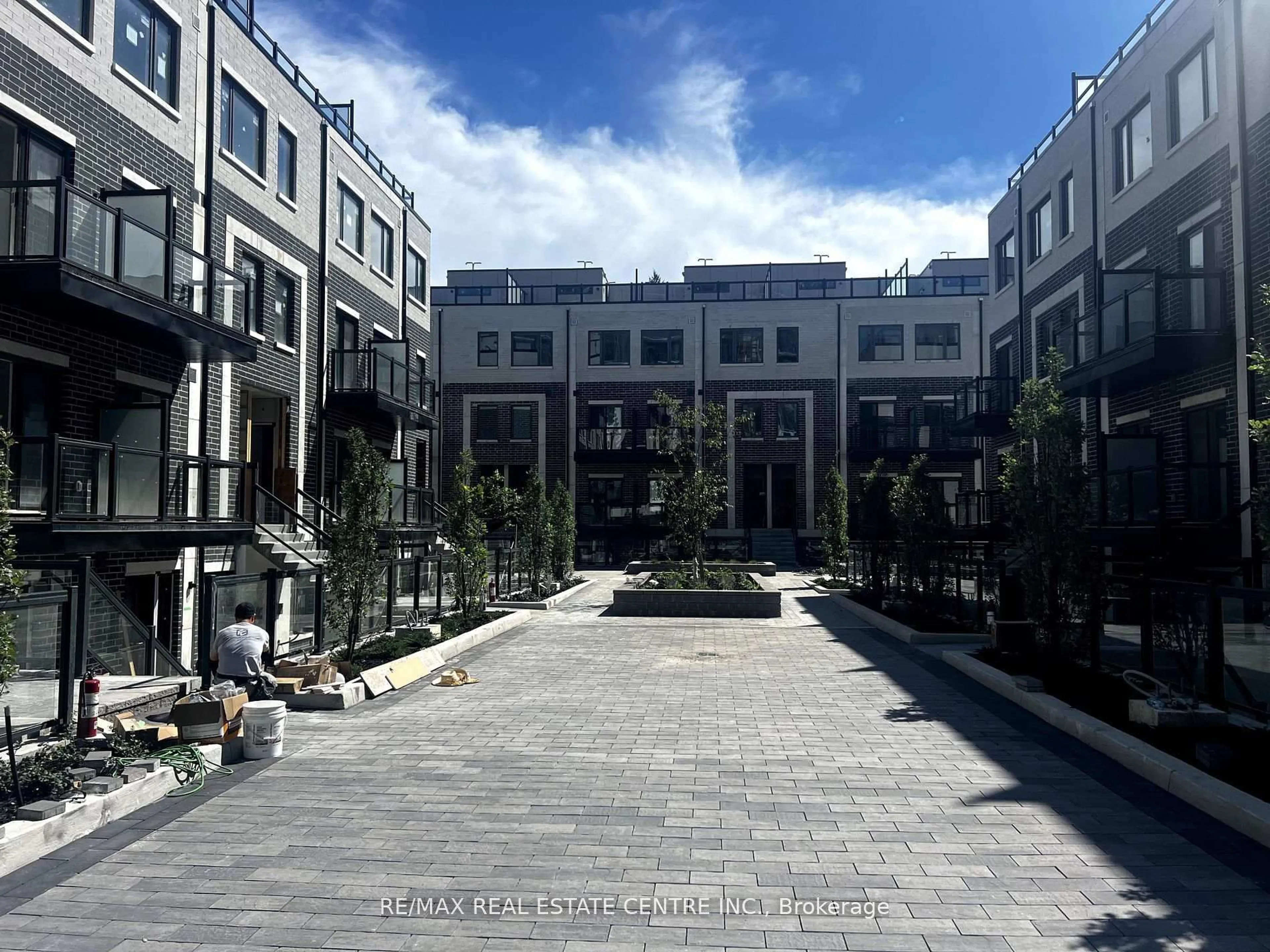 Patio, street for 3445 Sheppard Ave #307, Toronto Ontario M1T 3K5