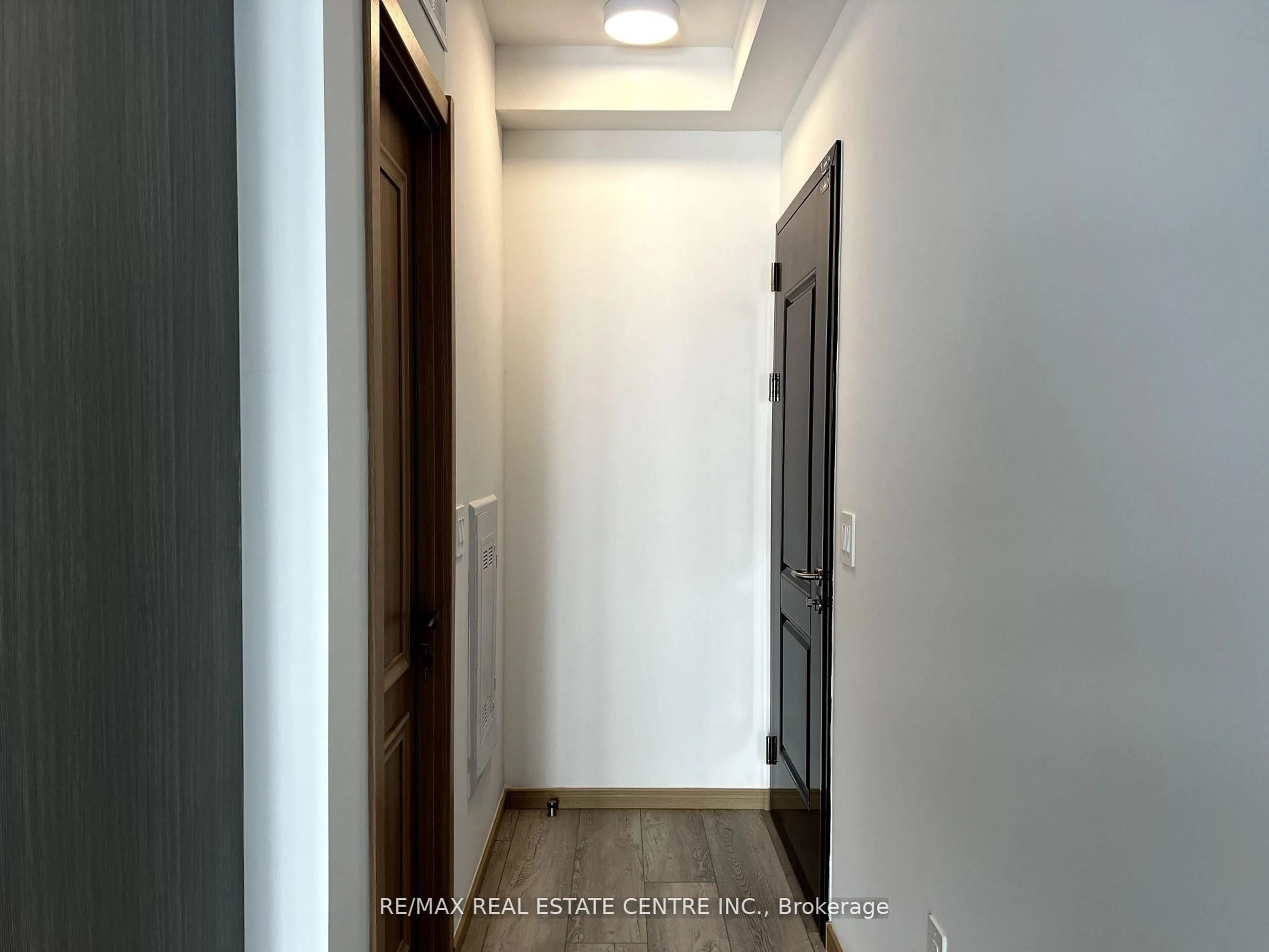 Indoor foyer for 3445 Sheppard Ave #307, Toronto Ontario M1T 3K5