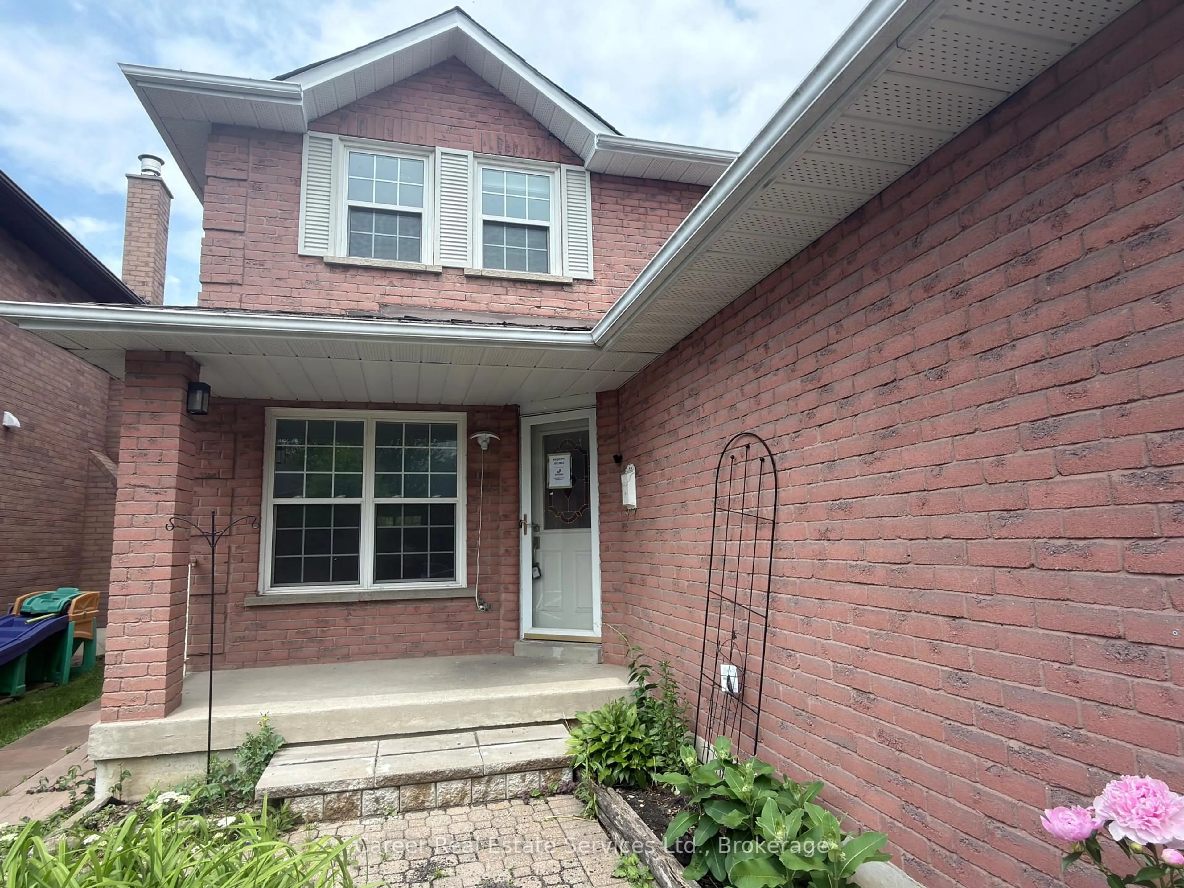 Home with brick exterior material, street for 560 Steeple Hill, Pickering Ontario L1V 5Z3