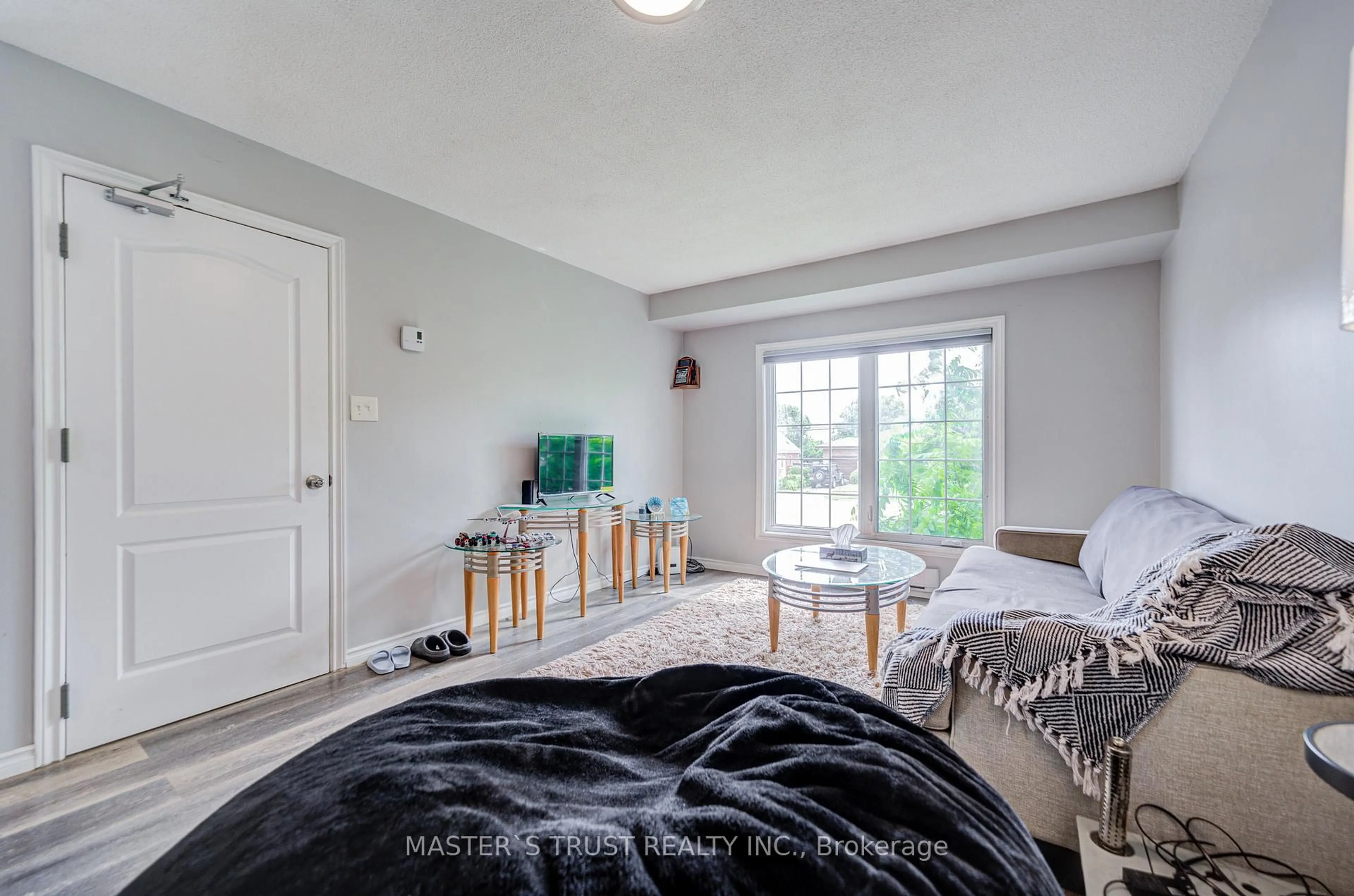 Living room with furniture, unknown for 1179 Simcoe St, Oshawa Ontario L1H 4M1
