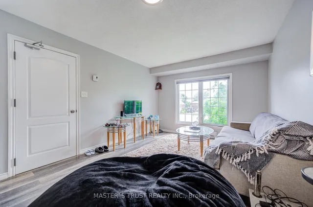 1179 Simcoe St, Oshawa 5