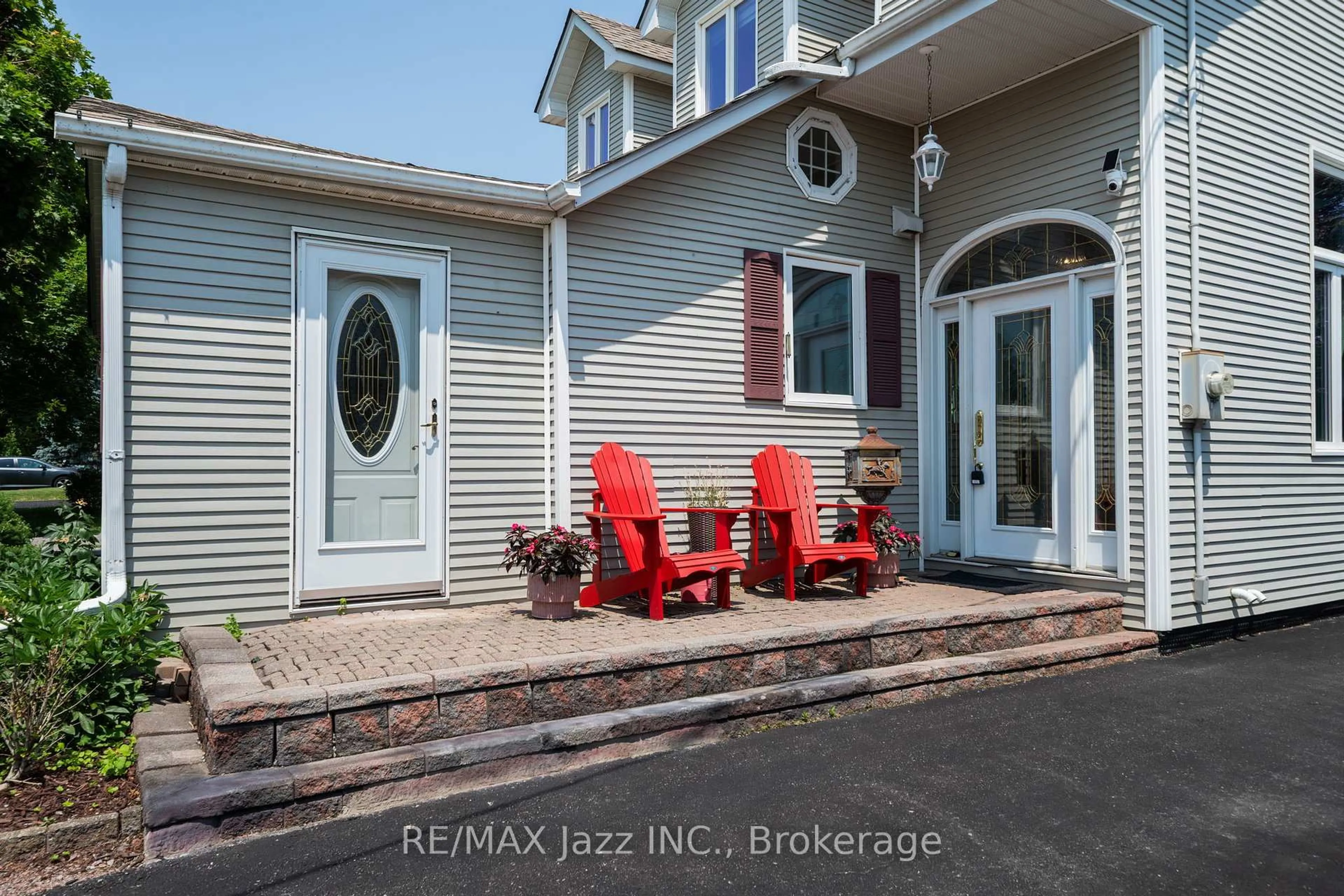 Unknown for 917 Byron St, Whitby Ontario L1N 4P2