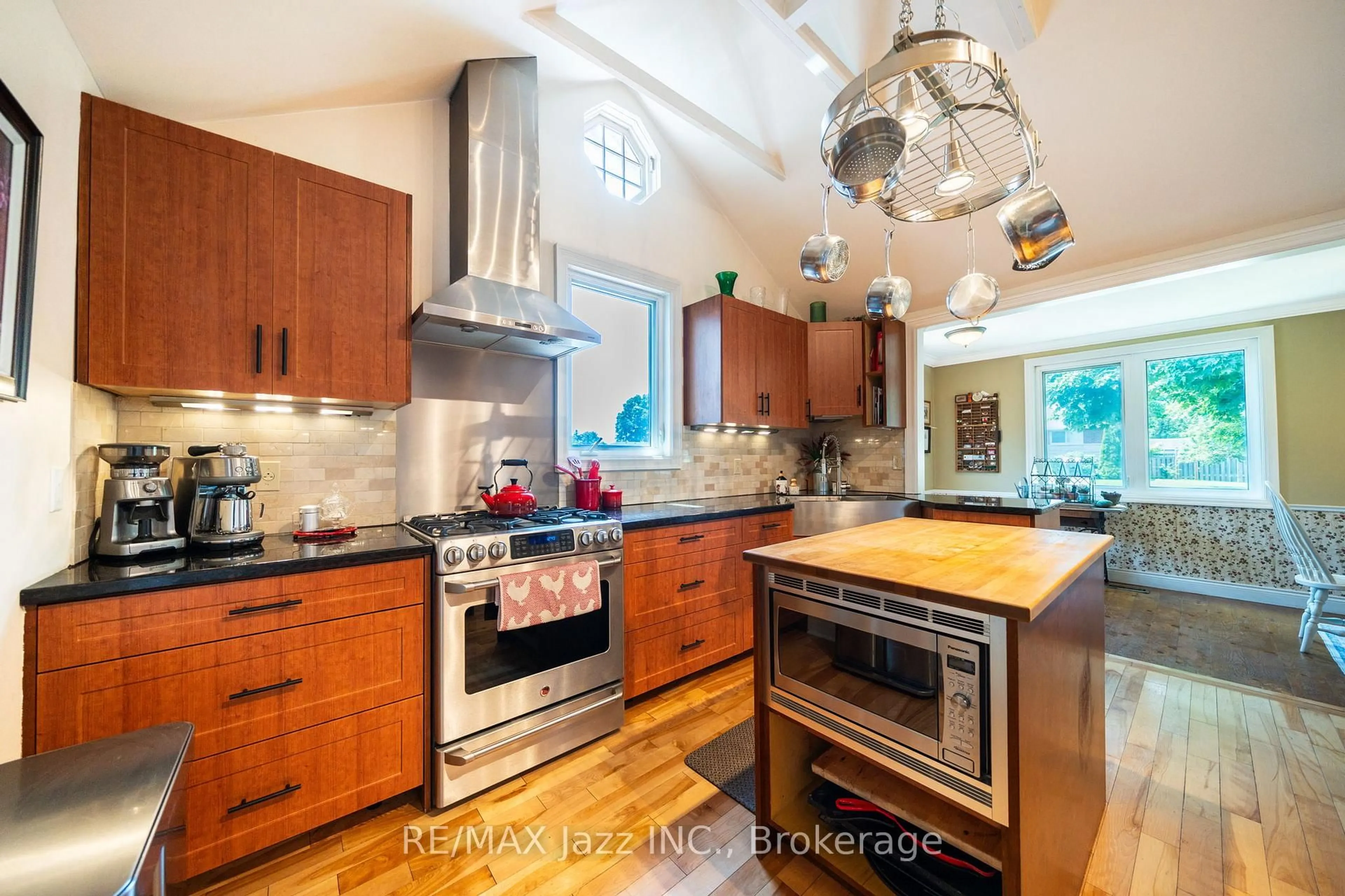 Unknown for 917 Byron St, Whitby Ontario L1N 4P2
