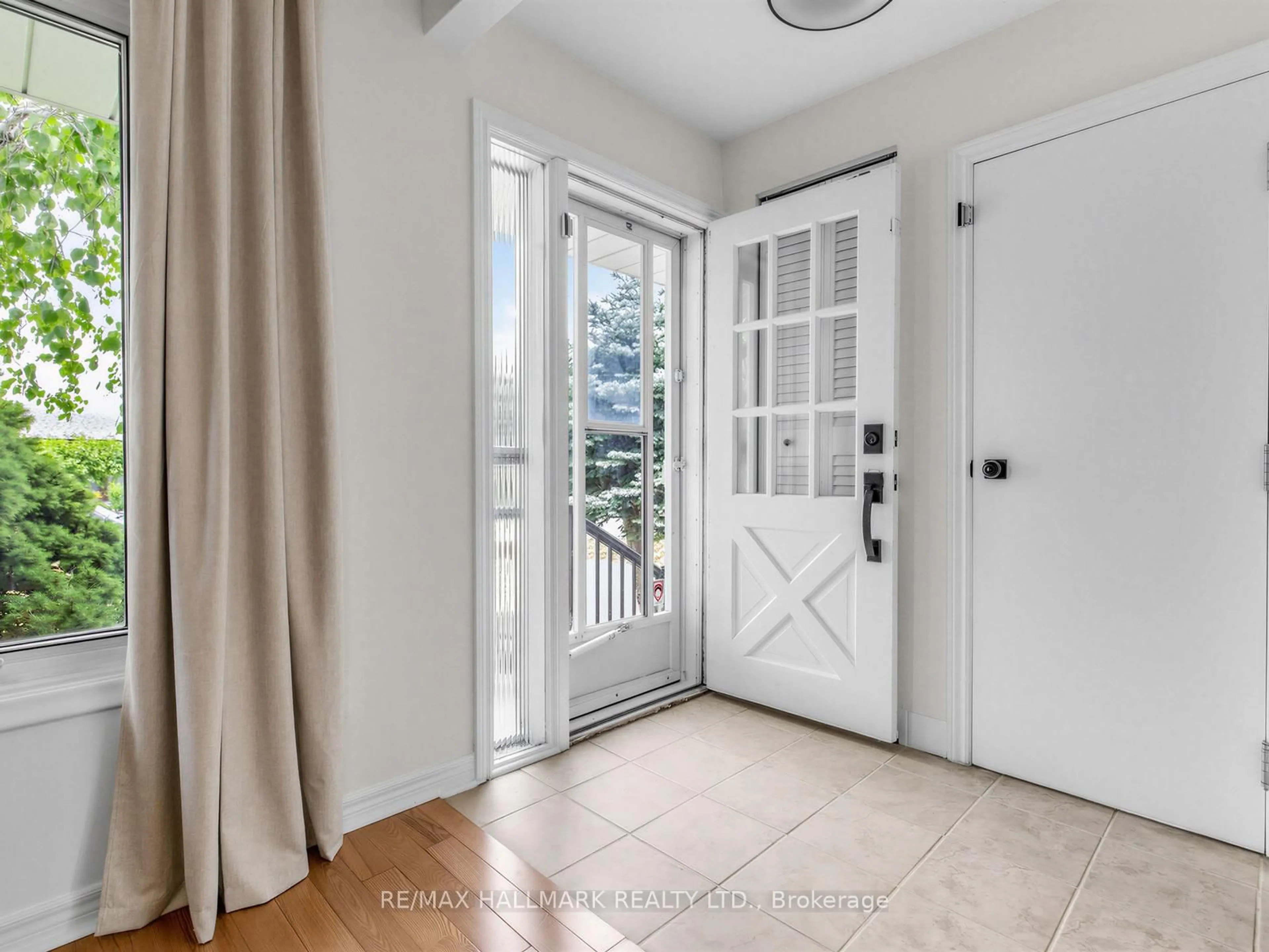 Indoor entryway for 7 Penworth Rd, Toronto Ontario M1R 4P2
