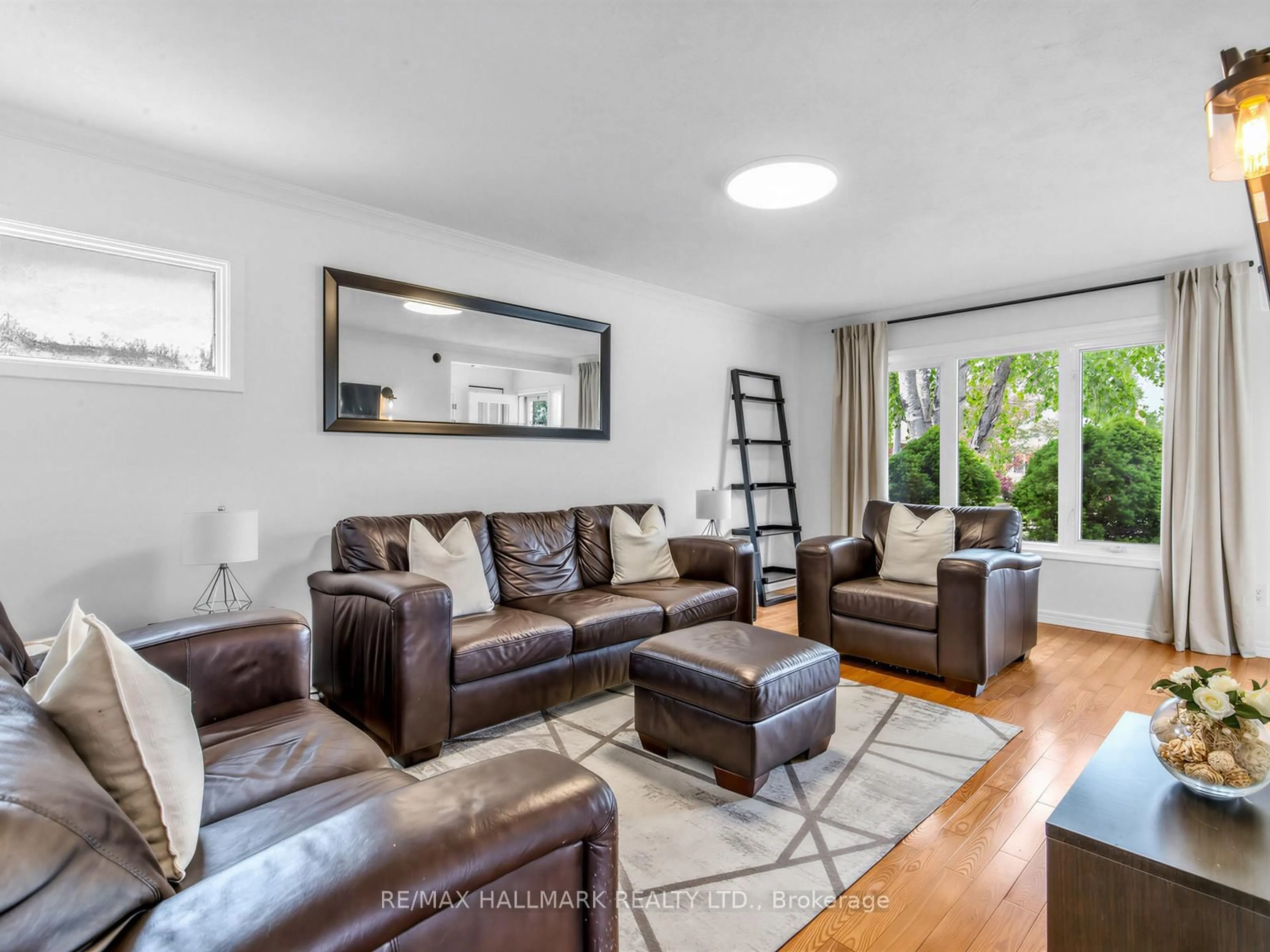 Living room with furniture, unknown for 7 Penworth Rd, Toronto Ontario M1R 4P2