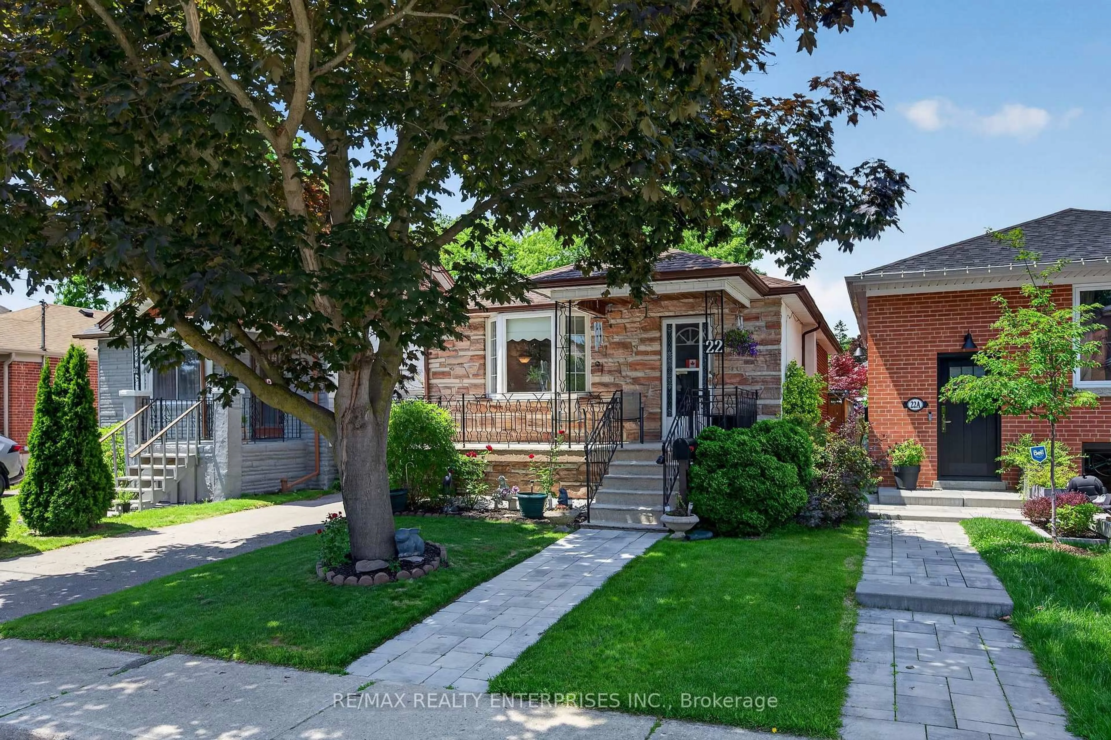 Home with brick exterior material, street for 22 Atlee Ave, Toronto Ontario M1N 3X1
