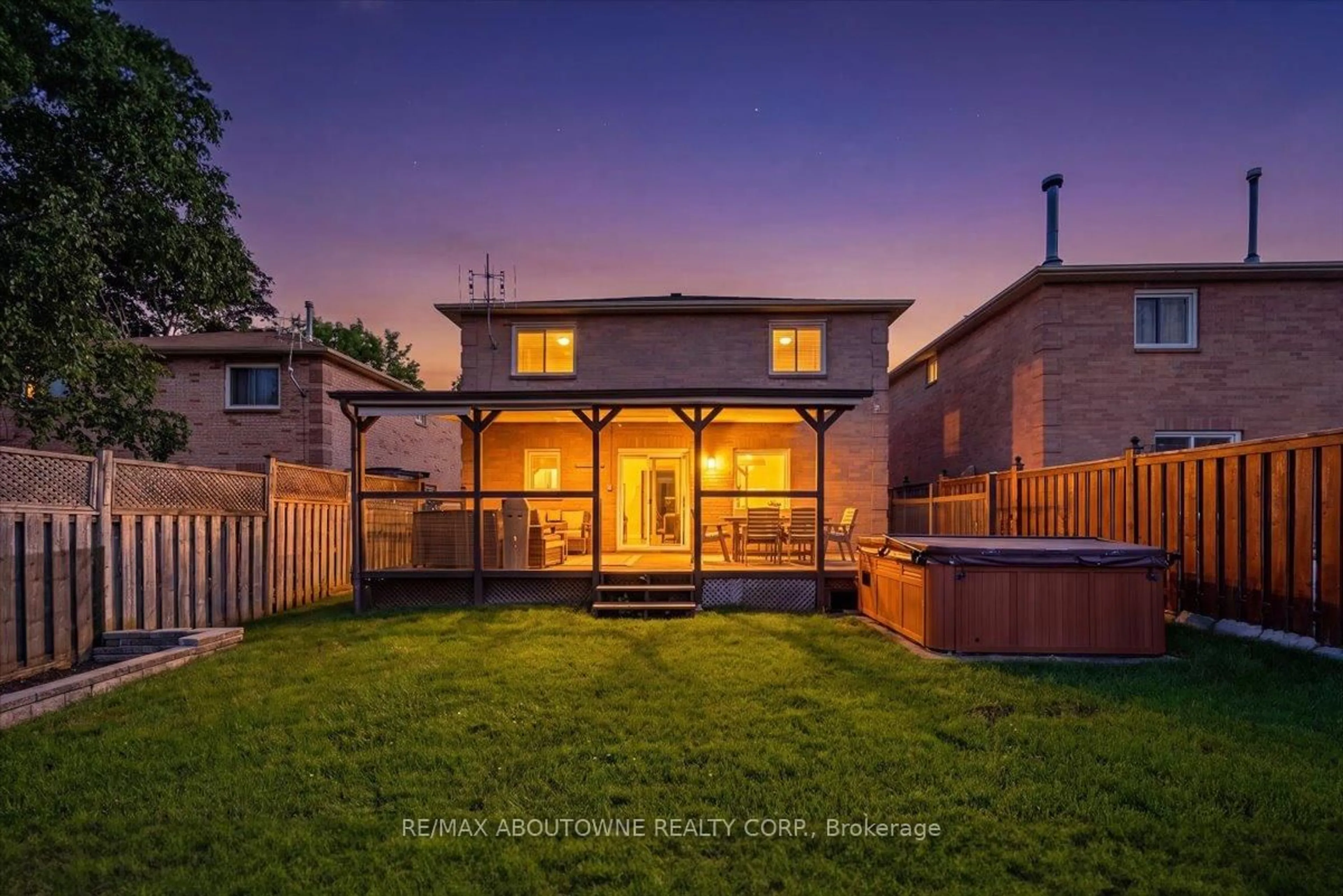 A pic from outside/outdoor area/front of a property/back of a property/a pic from drone, street for 45 Willcocks Cres, Ajax Ontario L1T 3L8