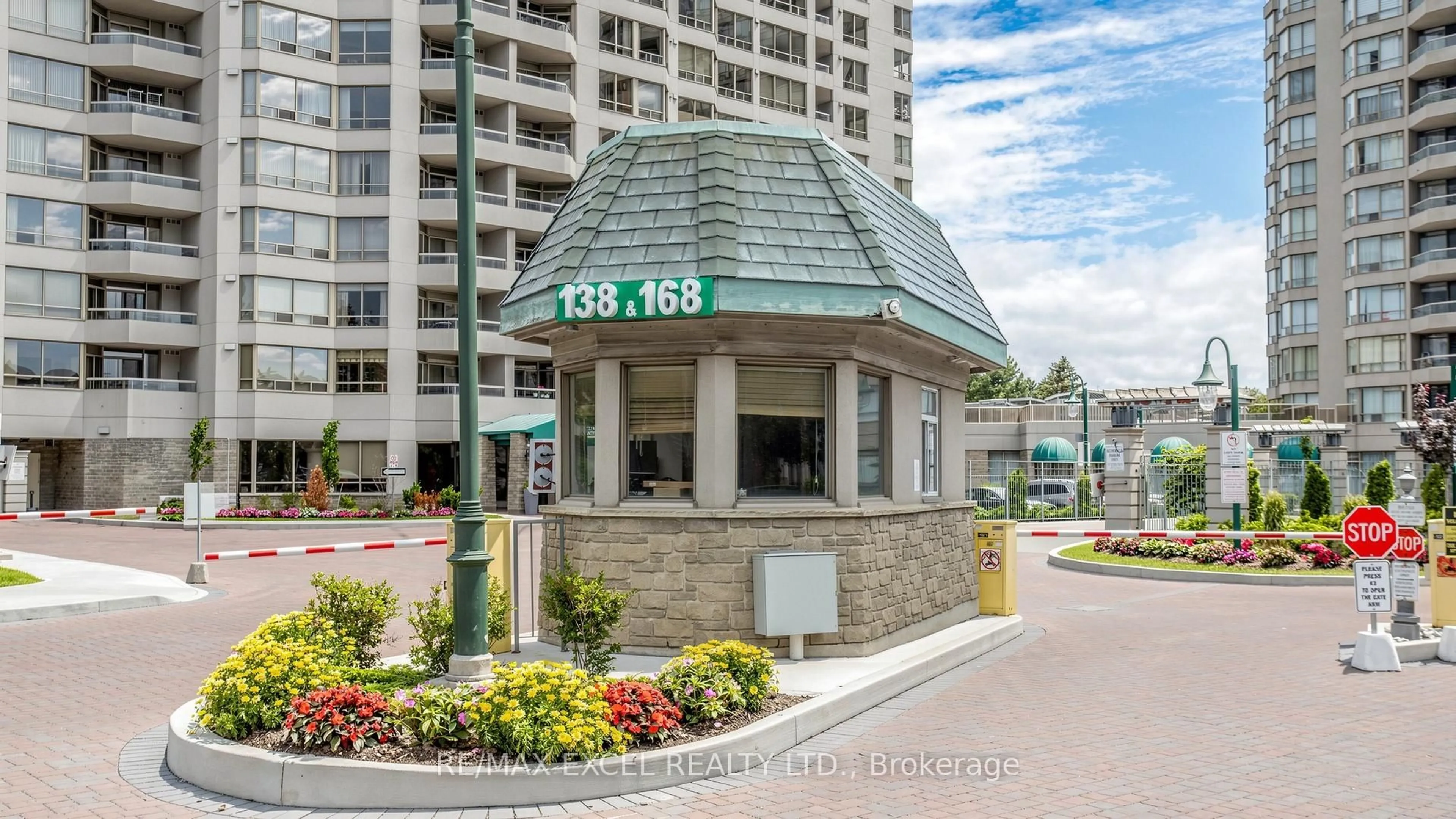 Indoor foyer for 138 Bonis Ave #1526, Toronto Ontario M1T 3V7