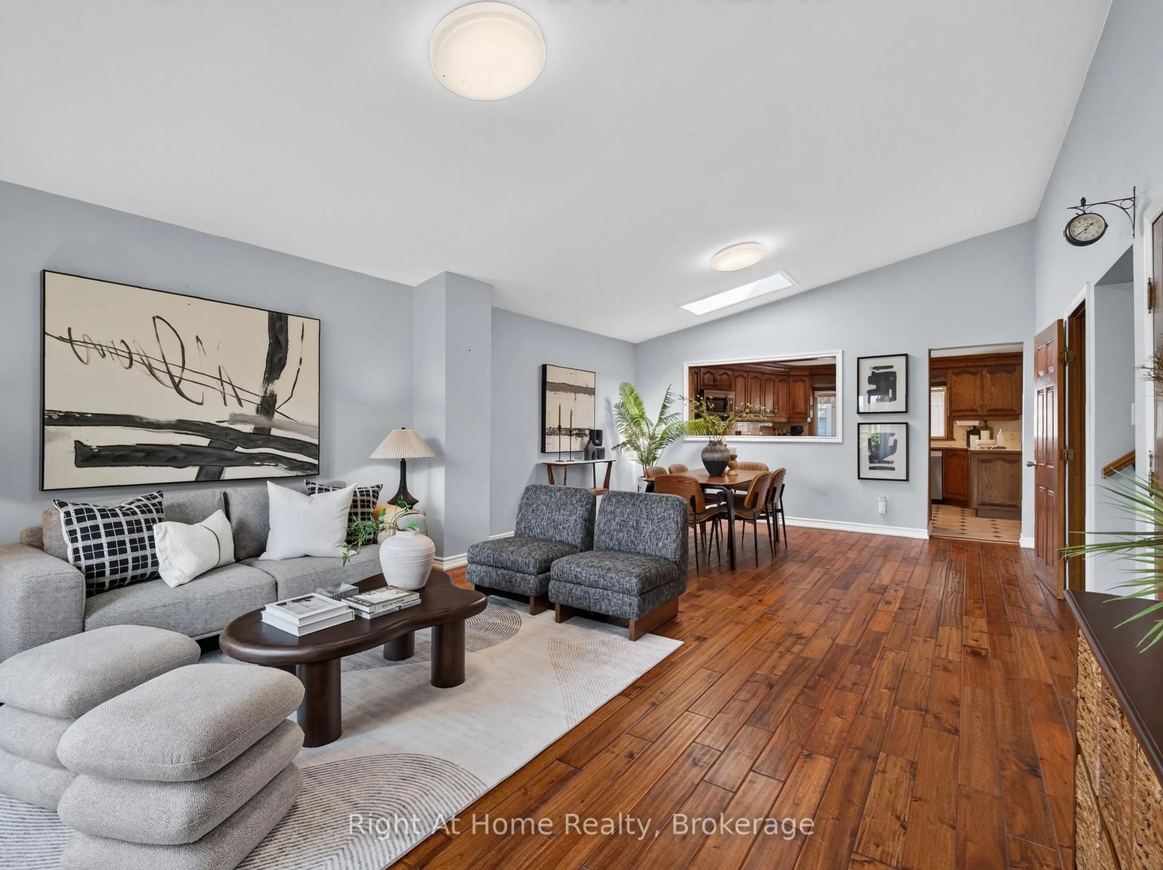 Living room with furniture, wood/laminate floor for 39 Benlight Cres, Toronto Ontario M1H 1P4