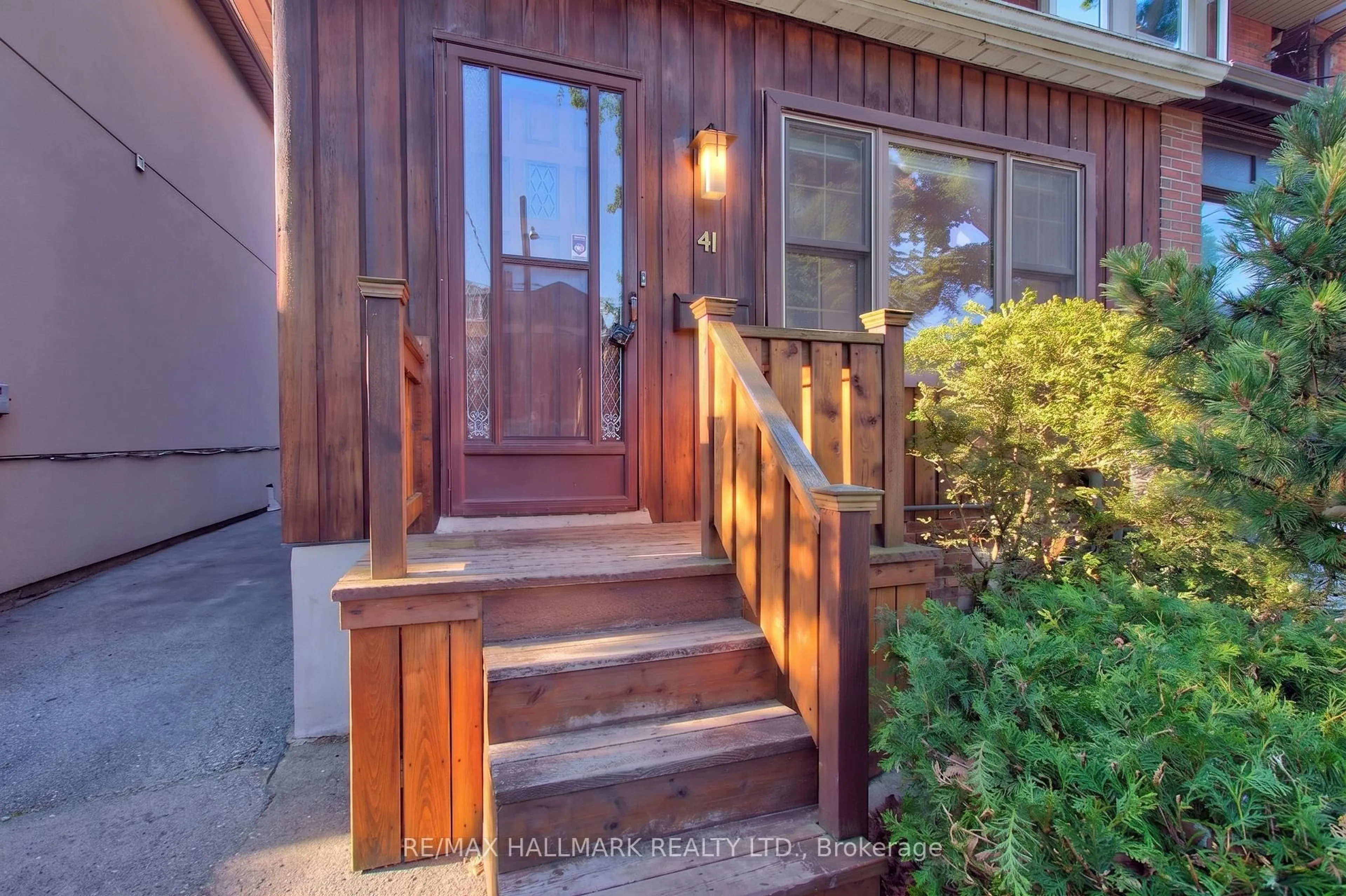 Indoor entryway for 41 Dixon Ave, Toronto Ontario M4L 1N4