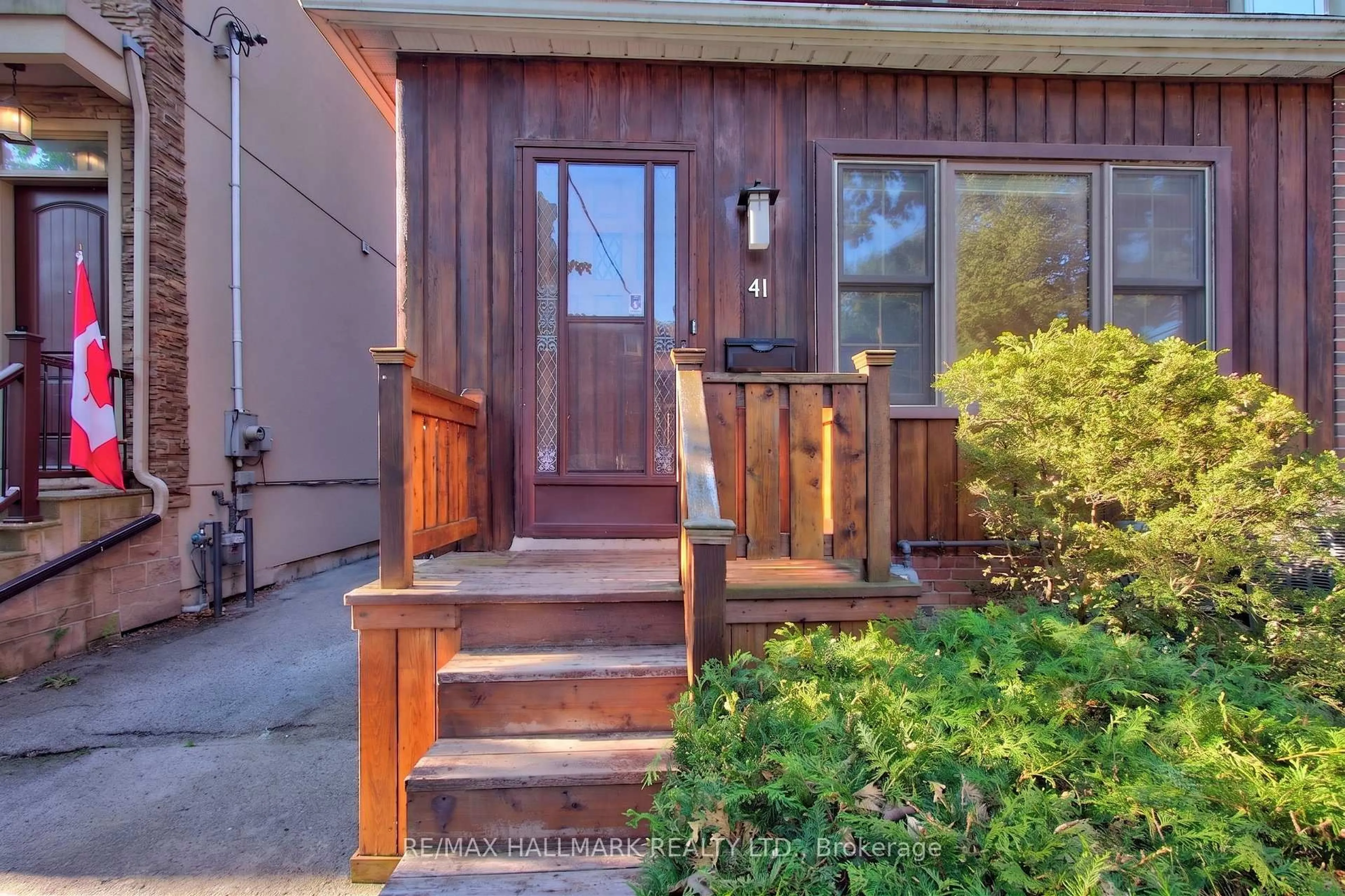 Indoor entryway for 41 Dixon Ave, Toronto Ontario M4L 1N4