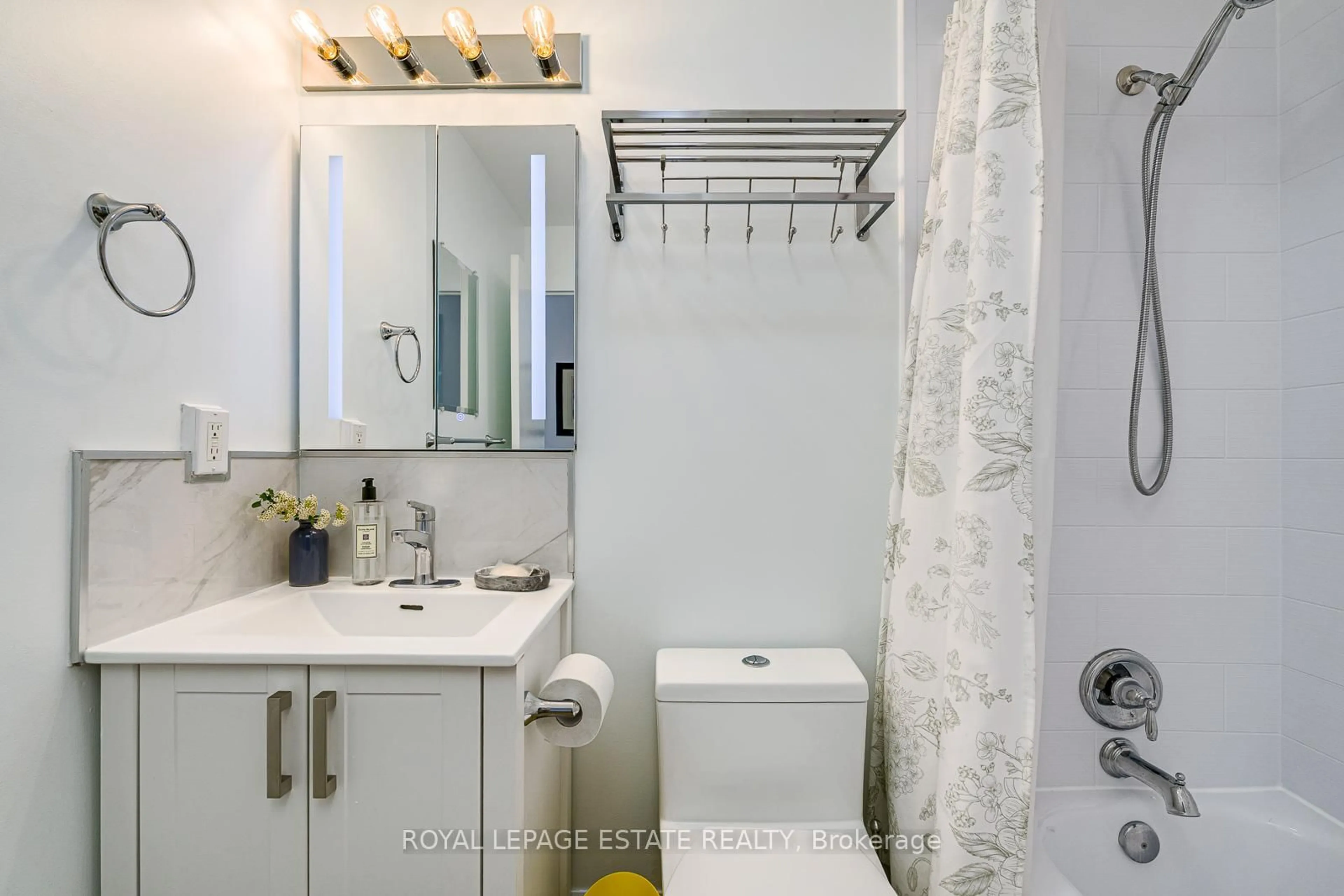 Standard bathroom, ceramic/tile floor for 123 Woodbine Ave #309, Toronto Ontario M4L 3V8
